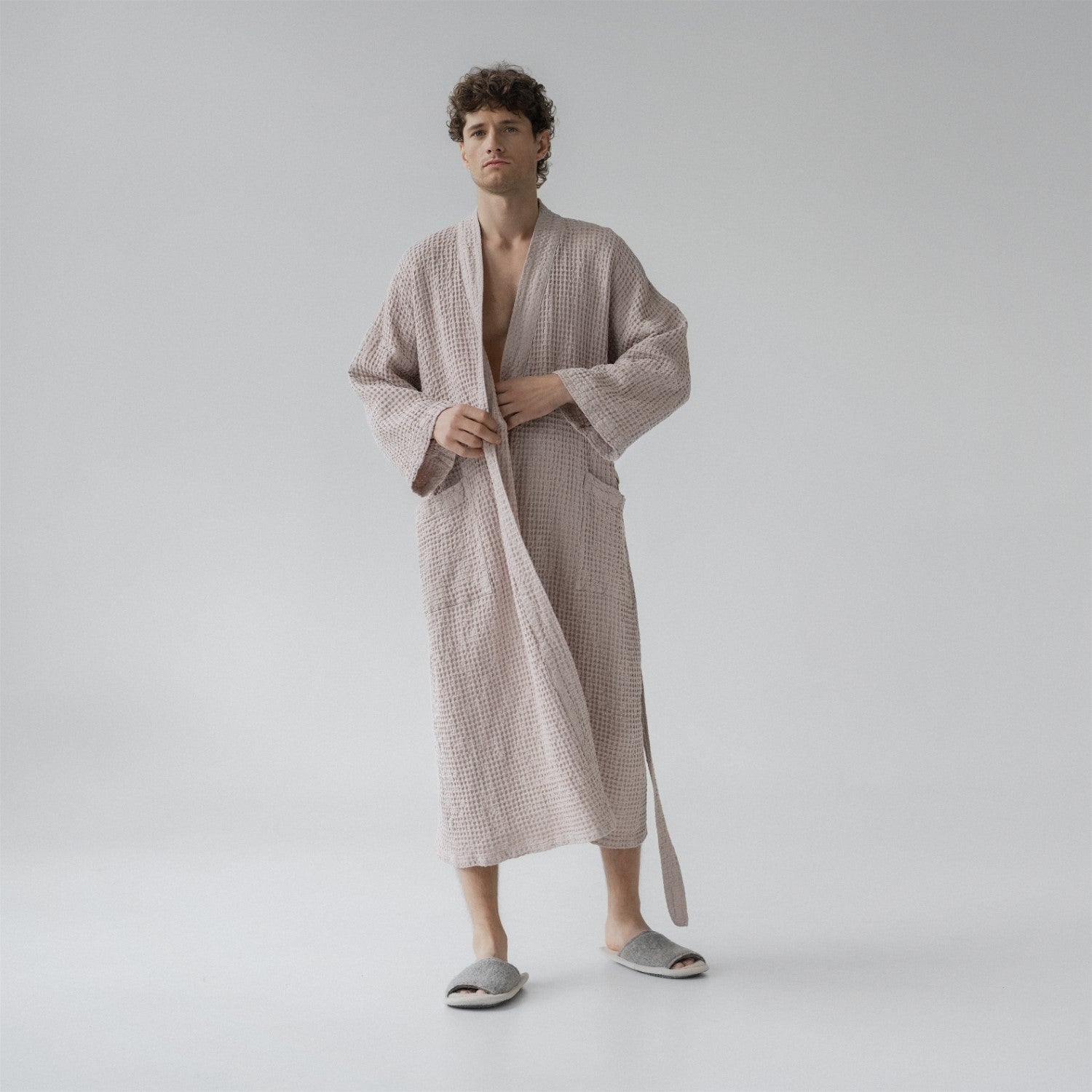 Peignoir en lin et coton gaufré nid d'abeille Linen Tales, coloris poudre vue produit