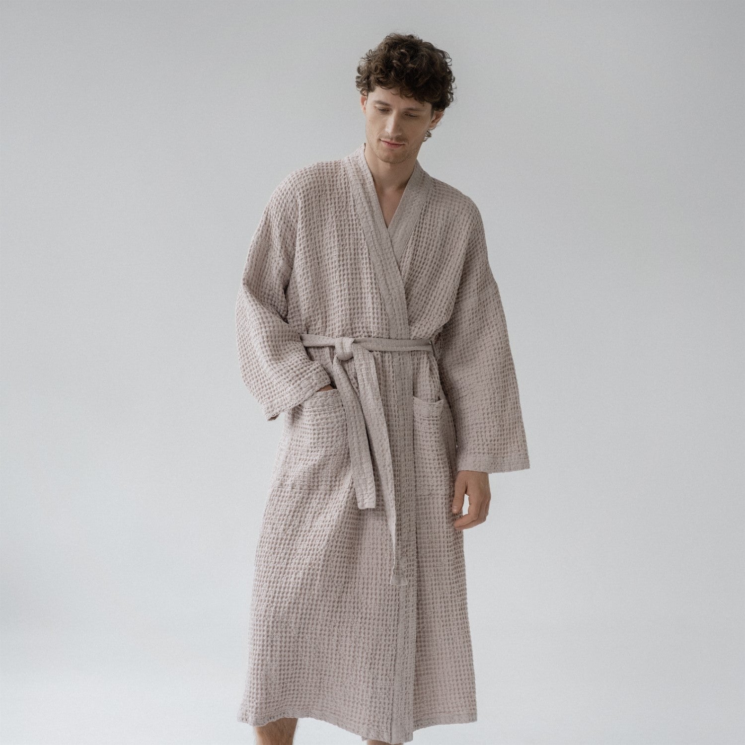 Peignoir en lin et coton gaufré nid d'abeille Linen Tales, coloris poudre