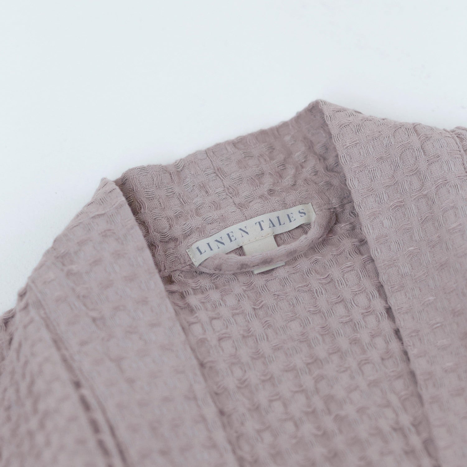 Peignoir en lin et coton gaufré nid d'abeille Linen Tales, coloris poudre détail