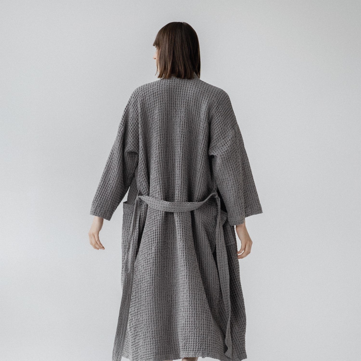 Peignoir en lin et coton gaufré nid d'abeille Linen Tales, coloris gris foncé