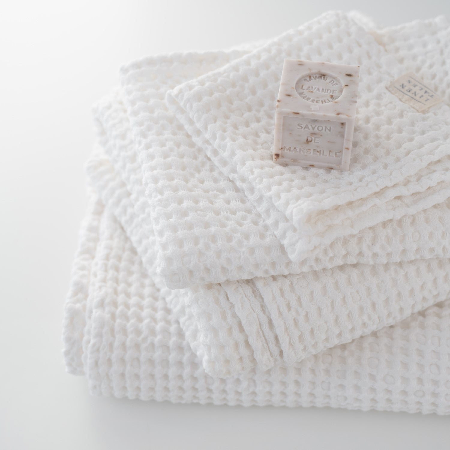 Serviette en lin et coton gaufré nid d'abeille Linen Tales, coloris blanc