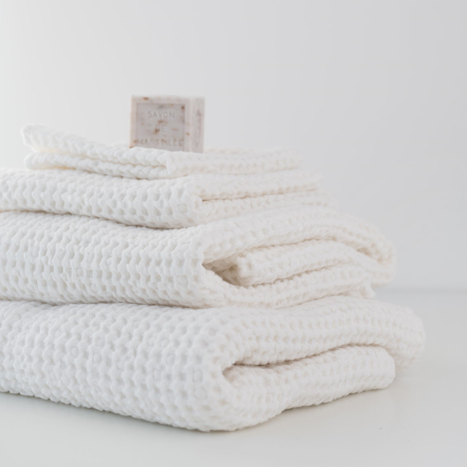 Serviette en lin et coton gaufré nid d'abeille Linen Tales, coloris blanc vue alternative