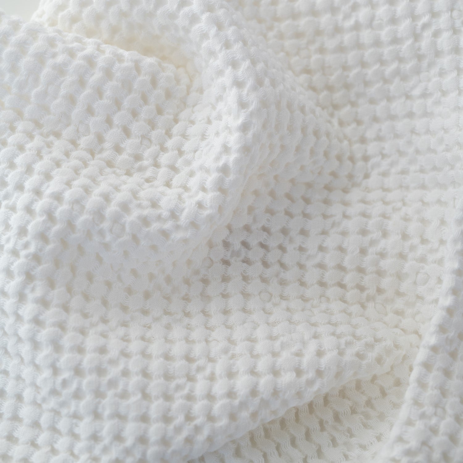 Serviette en lin et coton gaufré nid d'abeille Linen Tales, coloris blanc vue 7