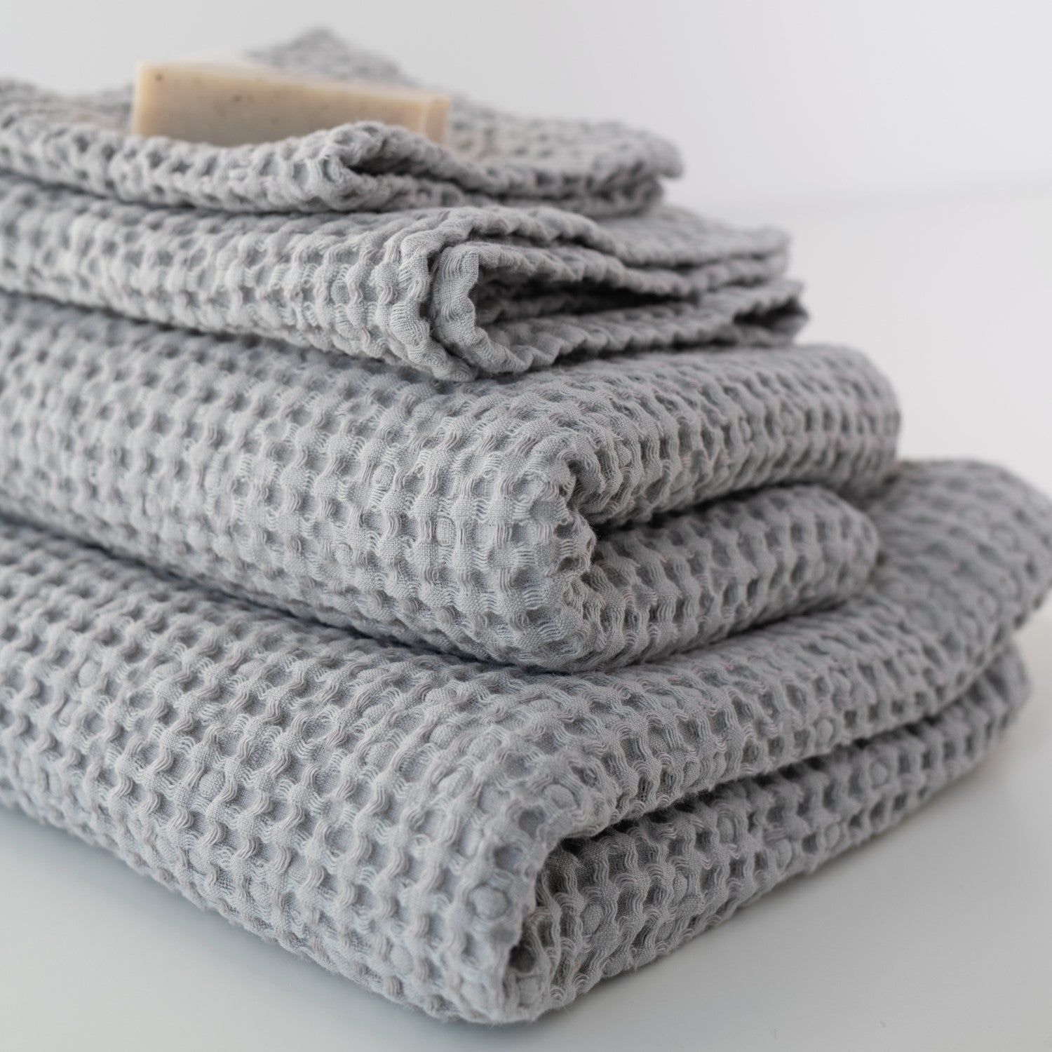 Serviette en lin et coton gaufré nid d'abeille Linen Tales, coloris gris finale