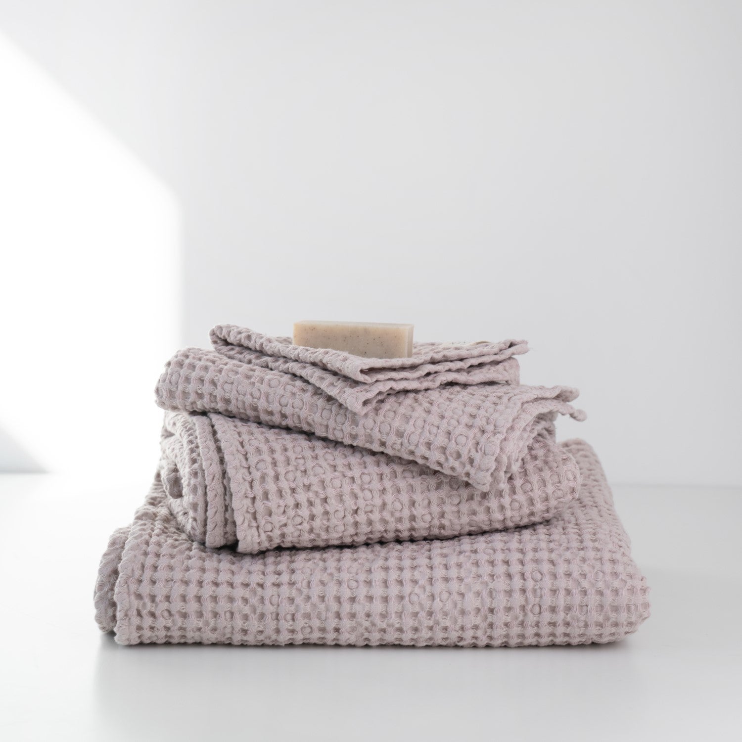 Serviette en lin et coton gaufré nid d'abeille Linen Tales, coloris poudre finale