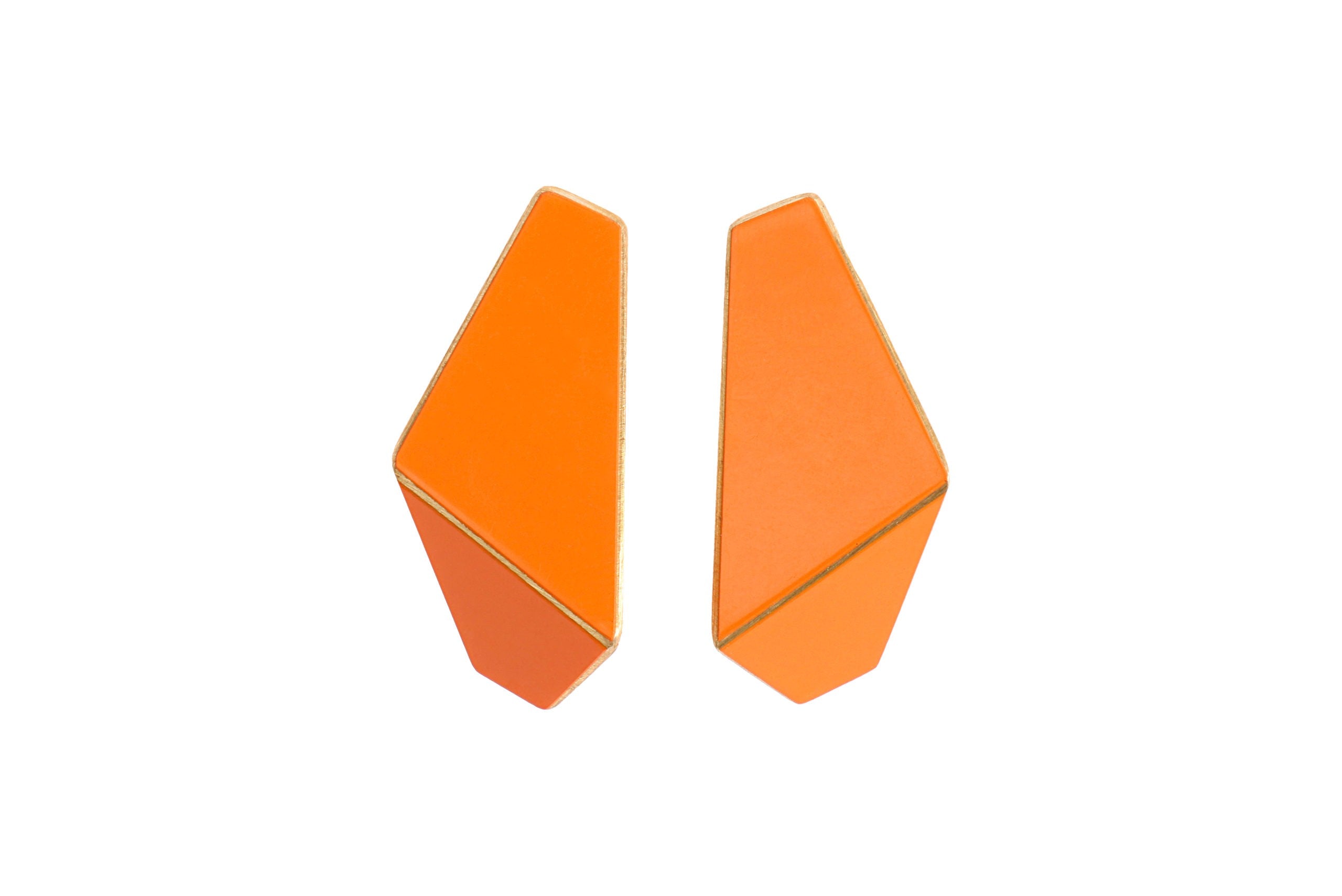 Boucles d'oreilles fines pliées modèle Folded Slim, vue horizontale