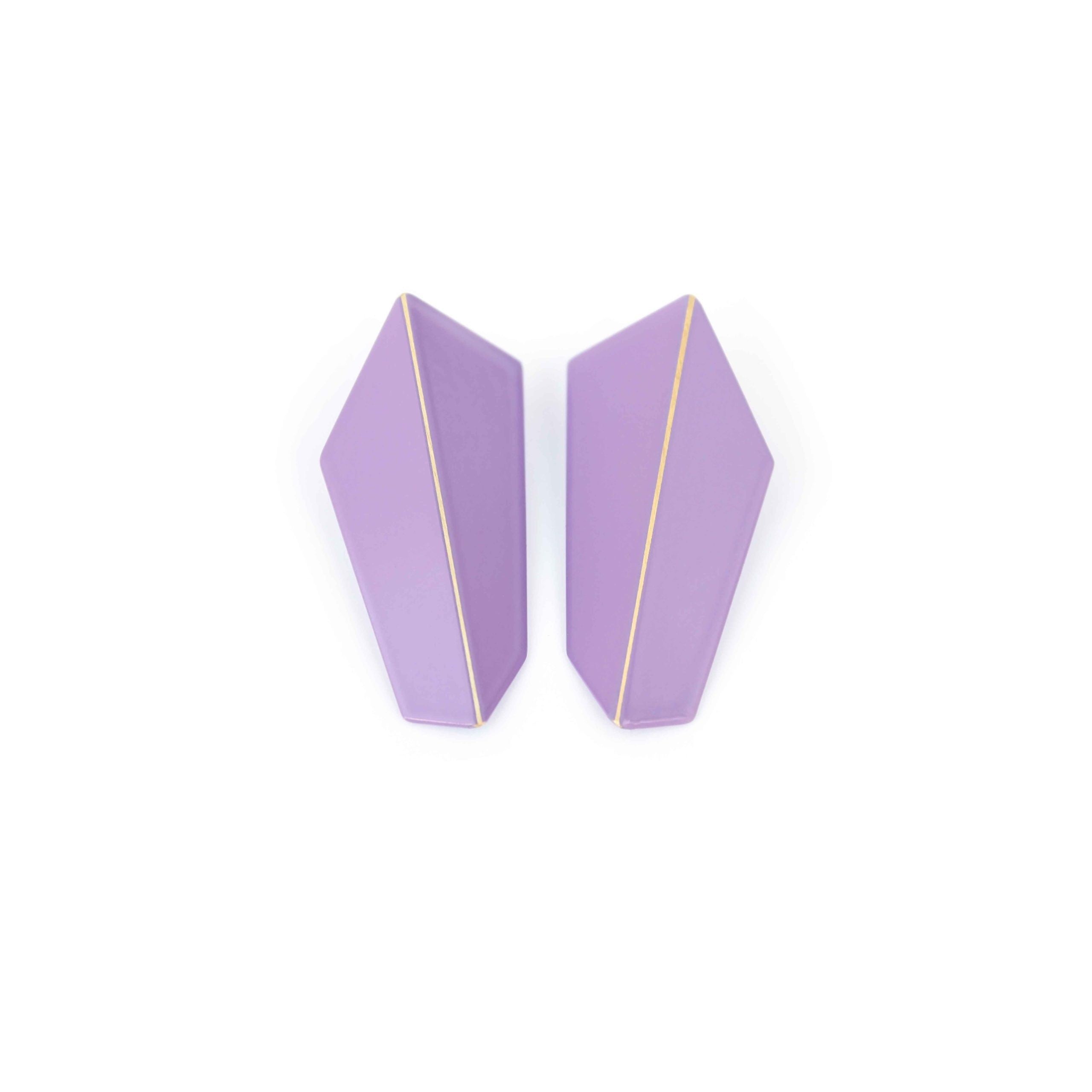 Boucles d'oreilles pliées verticales modèle Folded Vertical, vue éditoriale