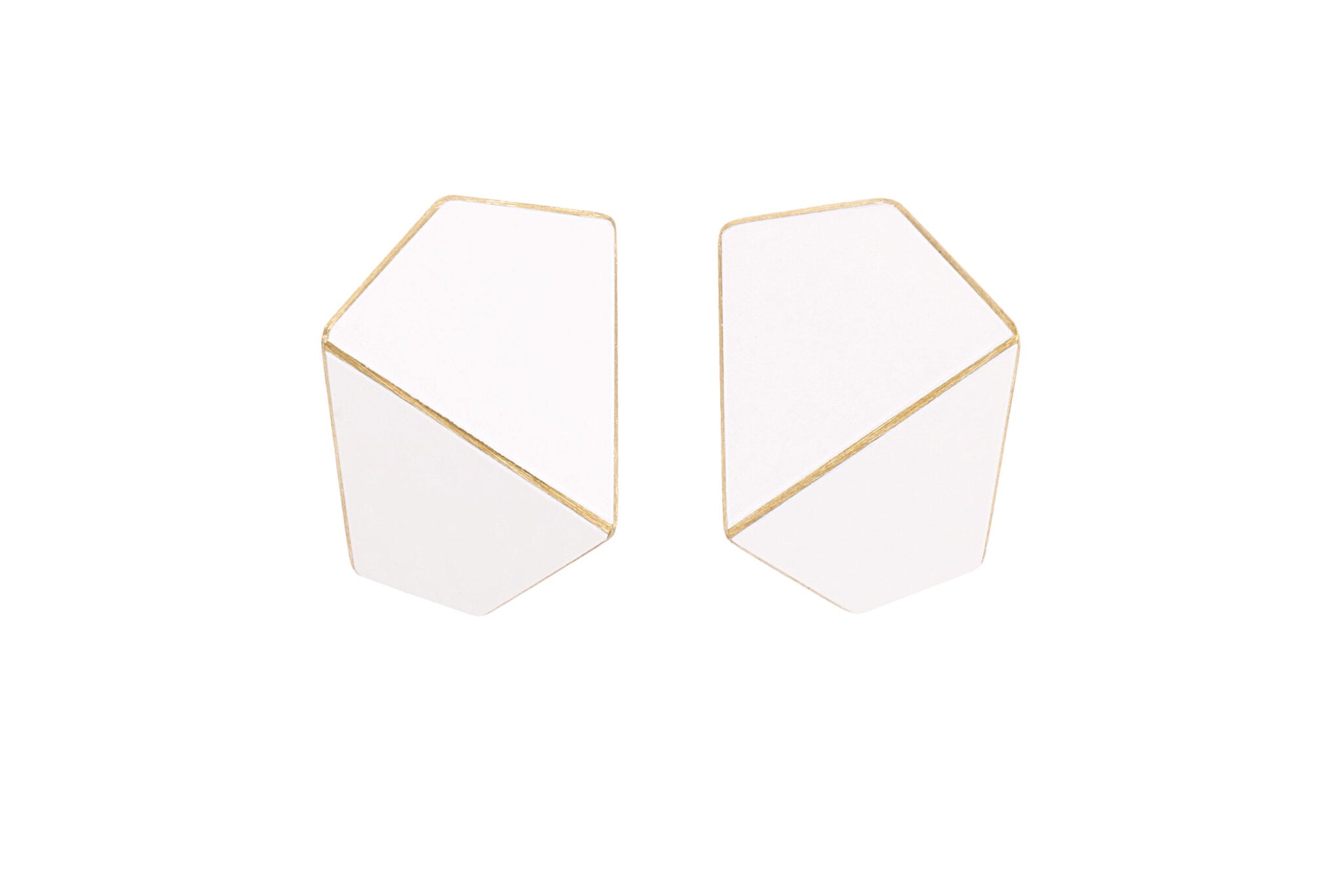 Boucles d'oreilles larges pliées modèle Folded Wide blanc signal, vue détaillée