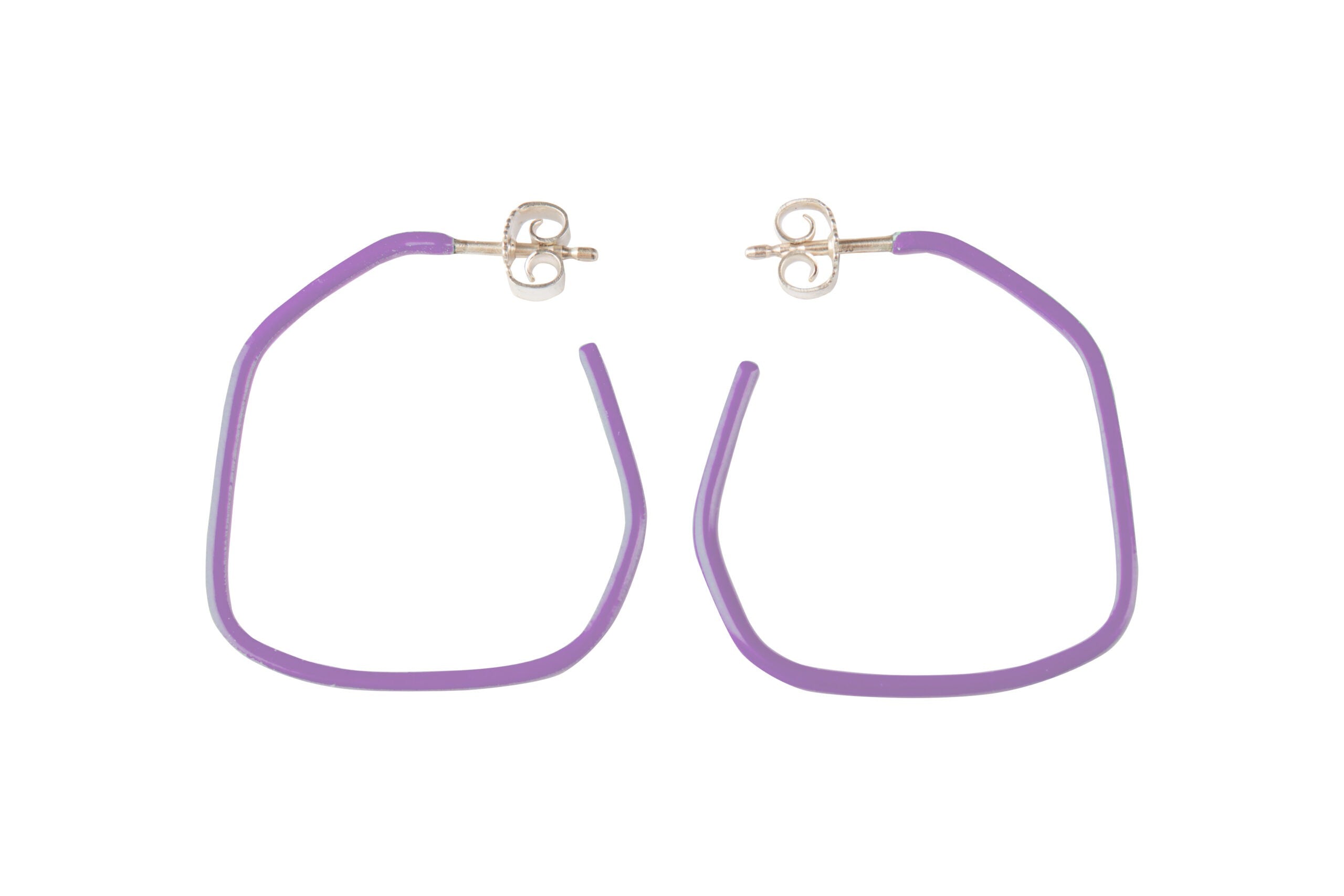 Boucles d'oreilles modèle Lines, vue éditoriale finale
