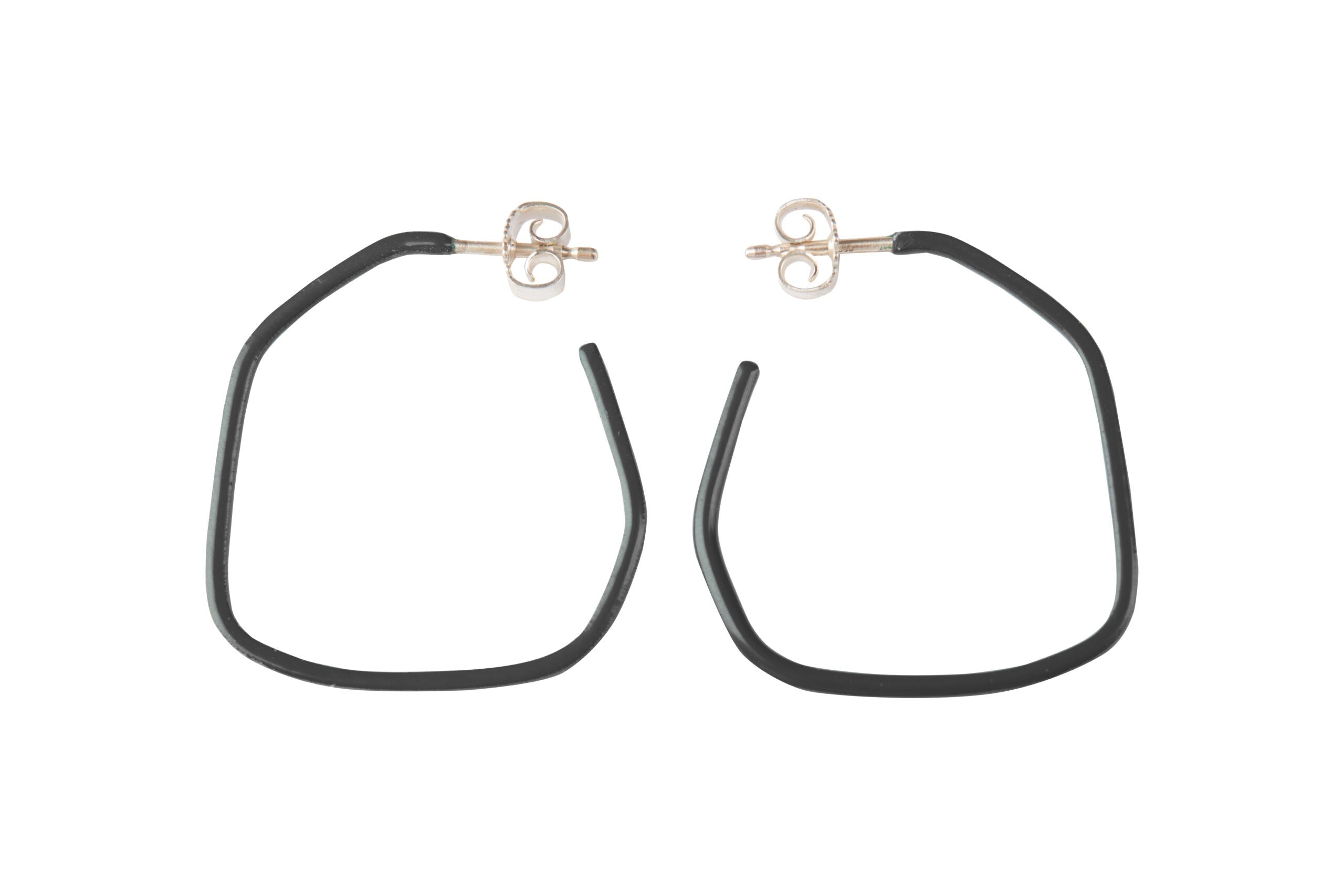 Boucles d'oreilles modèle Lines, vue éditoriale supplémentaire