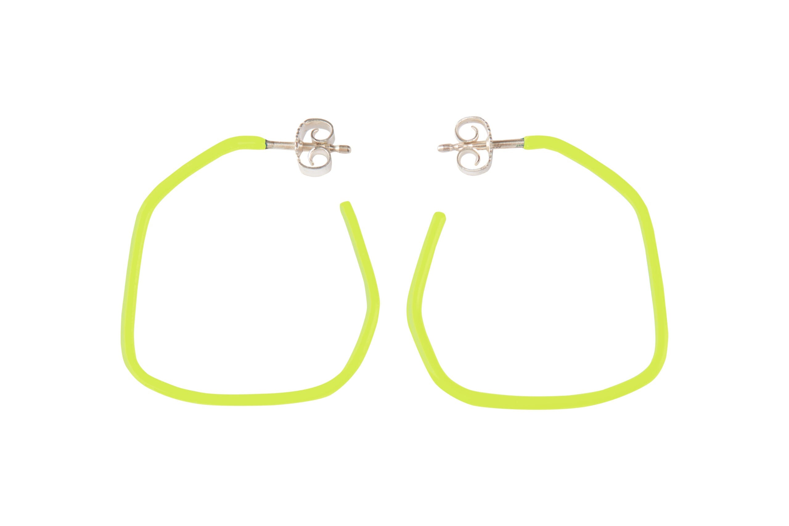 Boucles d'oreilles modèle Lines, vue éditoriale alternative