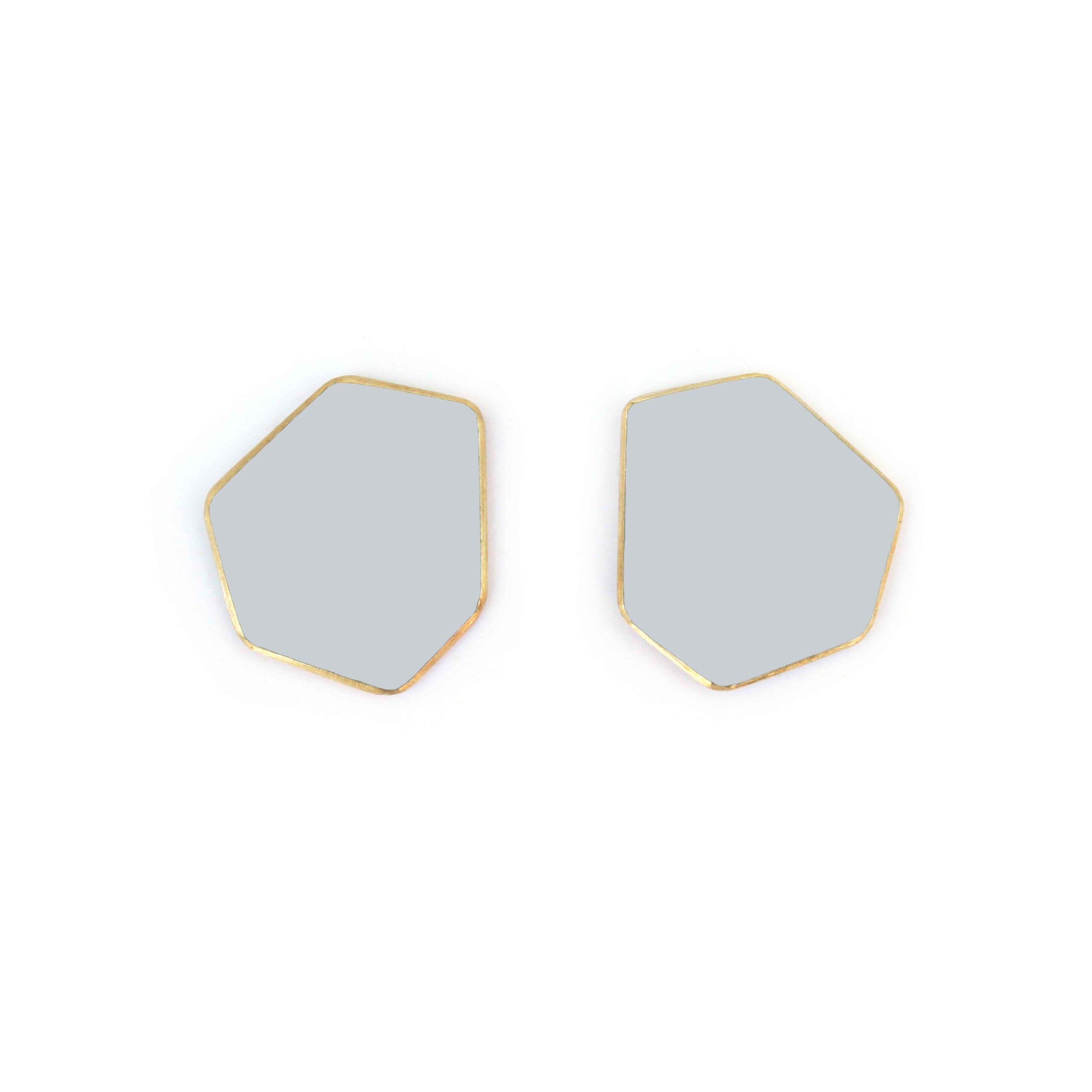 Mini boucles d'oreilles, vue éditoriale