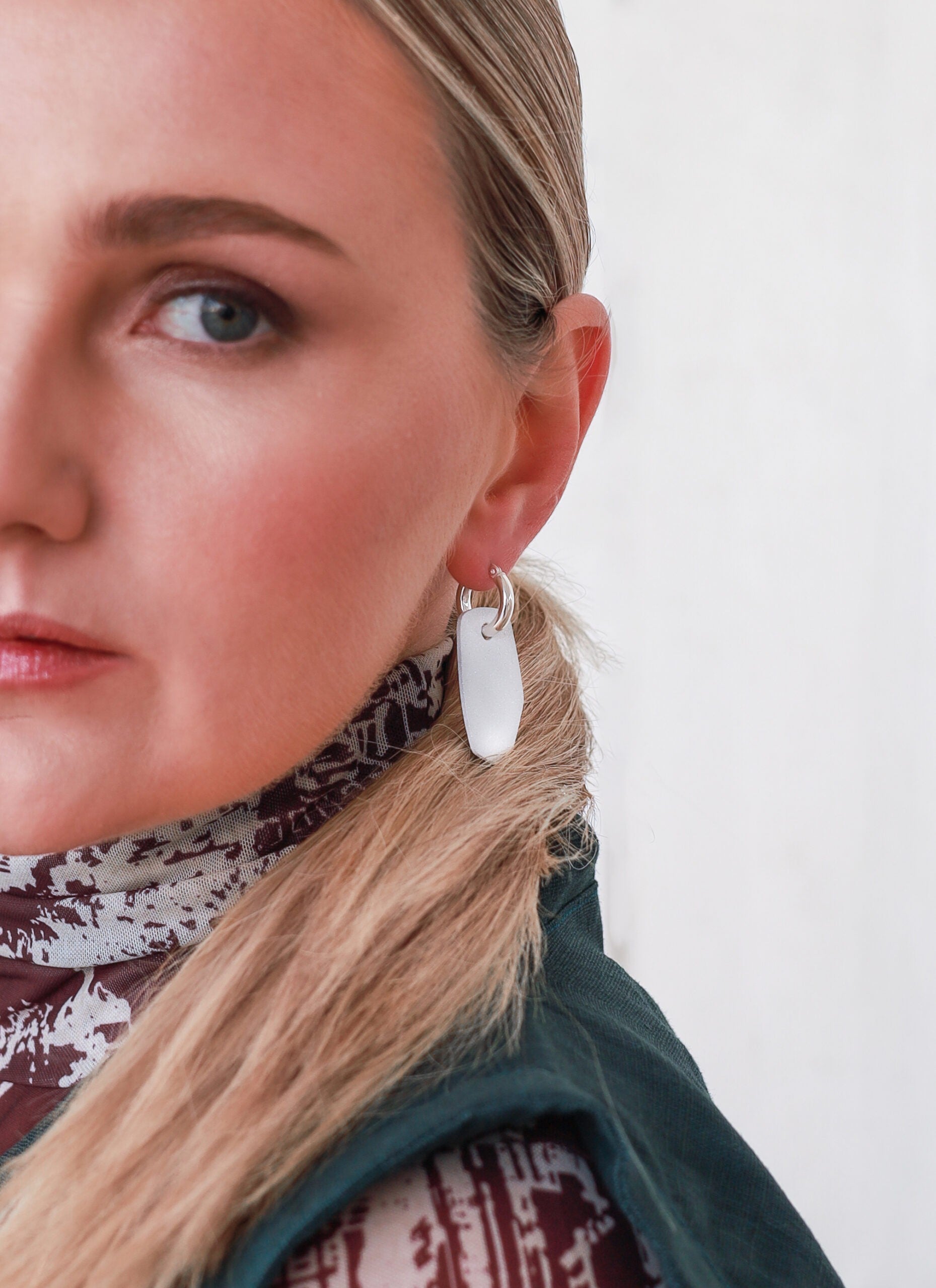 Boucles d'oreilles modèle Mix and Match créoles, vue alternative