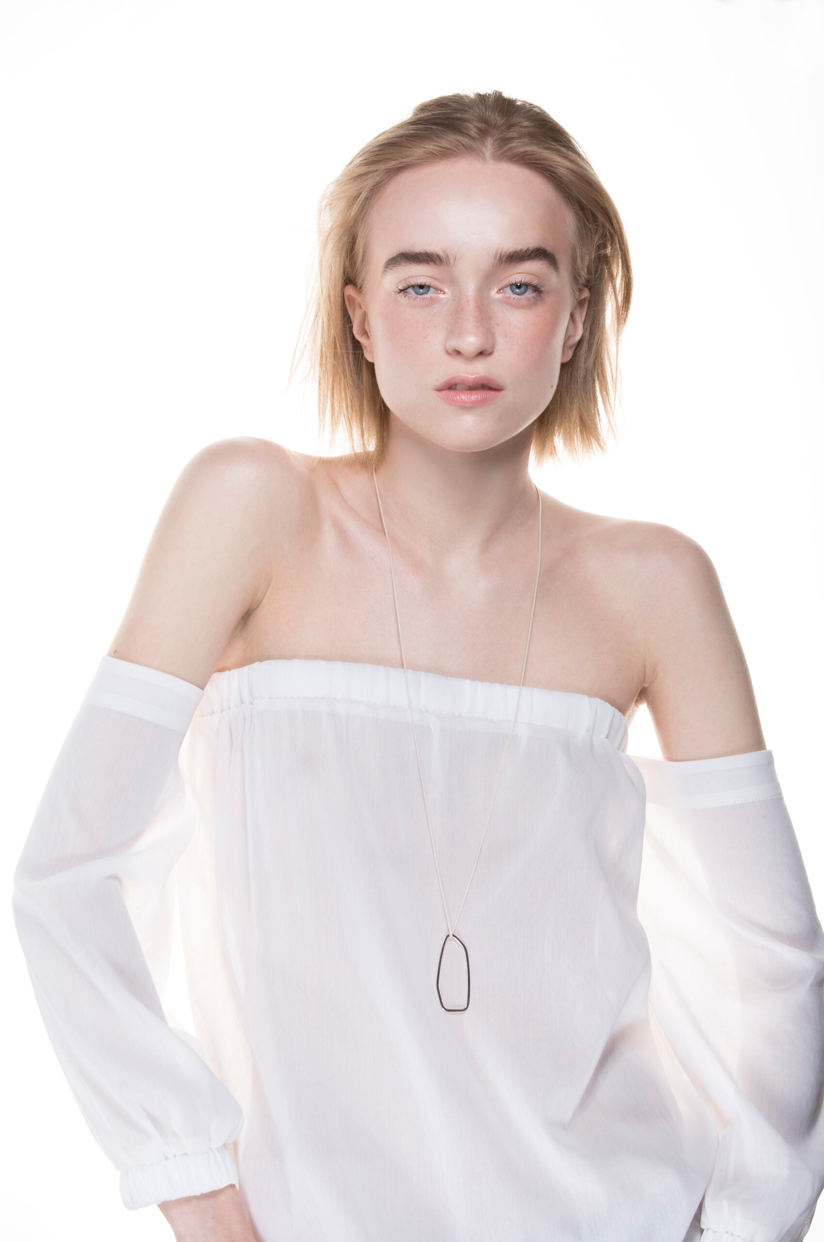 Collier argenté modèle Frames, vue alternative