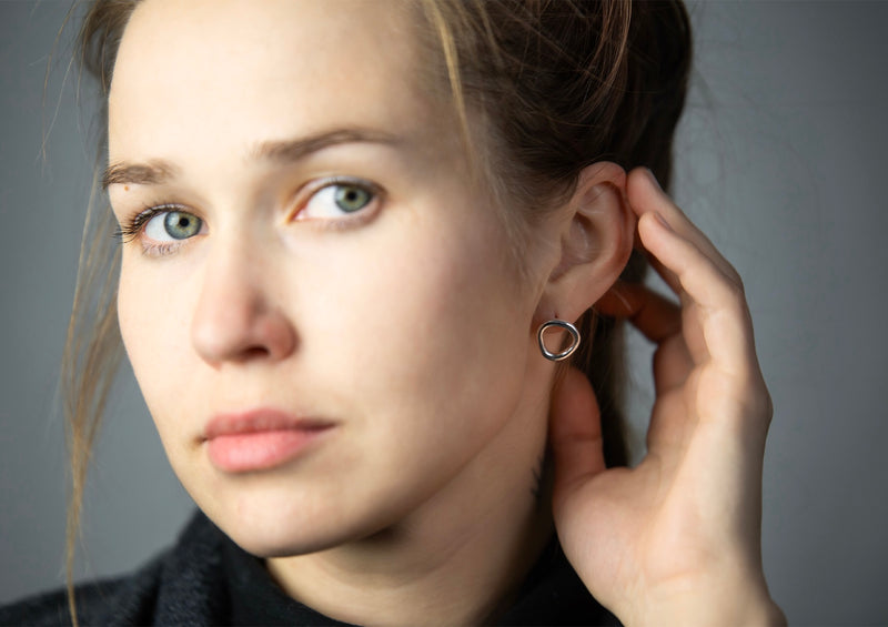 Boucles d'oreilles modèle IRREGULAR x1 en métal, vue alternative
