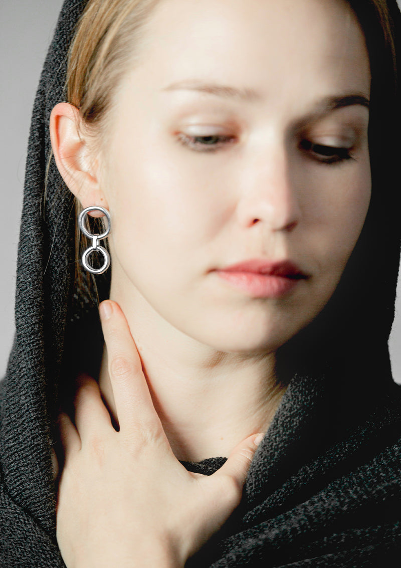 Boucles d'oreilles modèle IRREGULAR x2 en métal, vue alternative