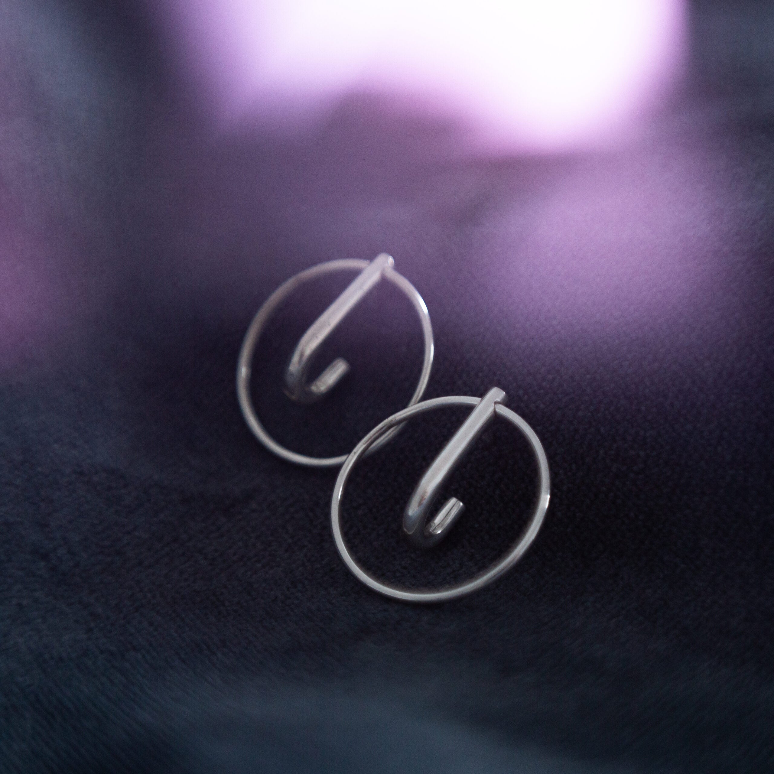 Boucles d'oreilles modèle LAYERS x1 petite taille en métal, vue détaillée