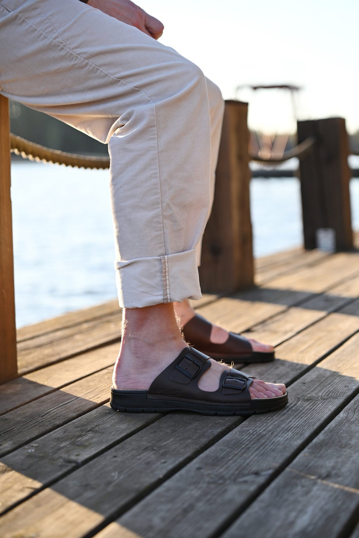 Sandales Märt en cuir marron foncé, vue lifestyle