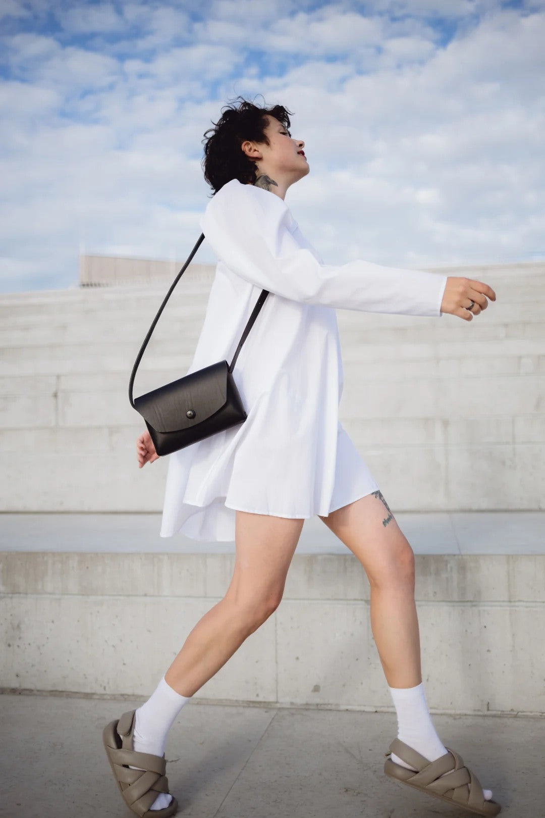 Pochette en cuir noir, vue détaillée