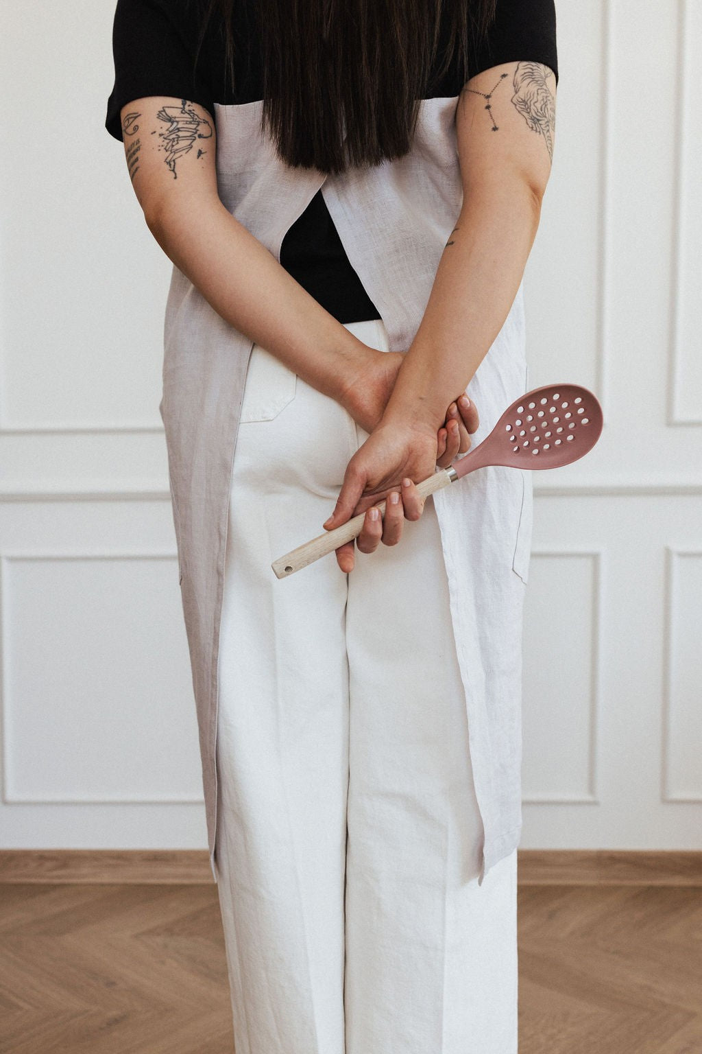 Tablier à dos croisé en lin lavé Linen Tales, troisième vue drapée