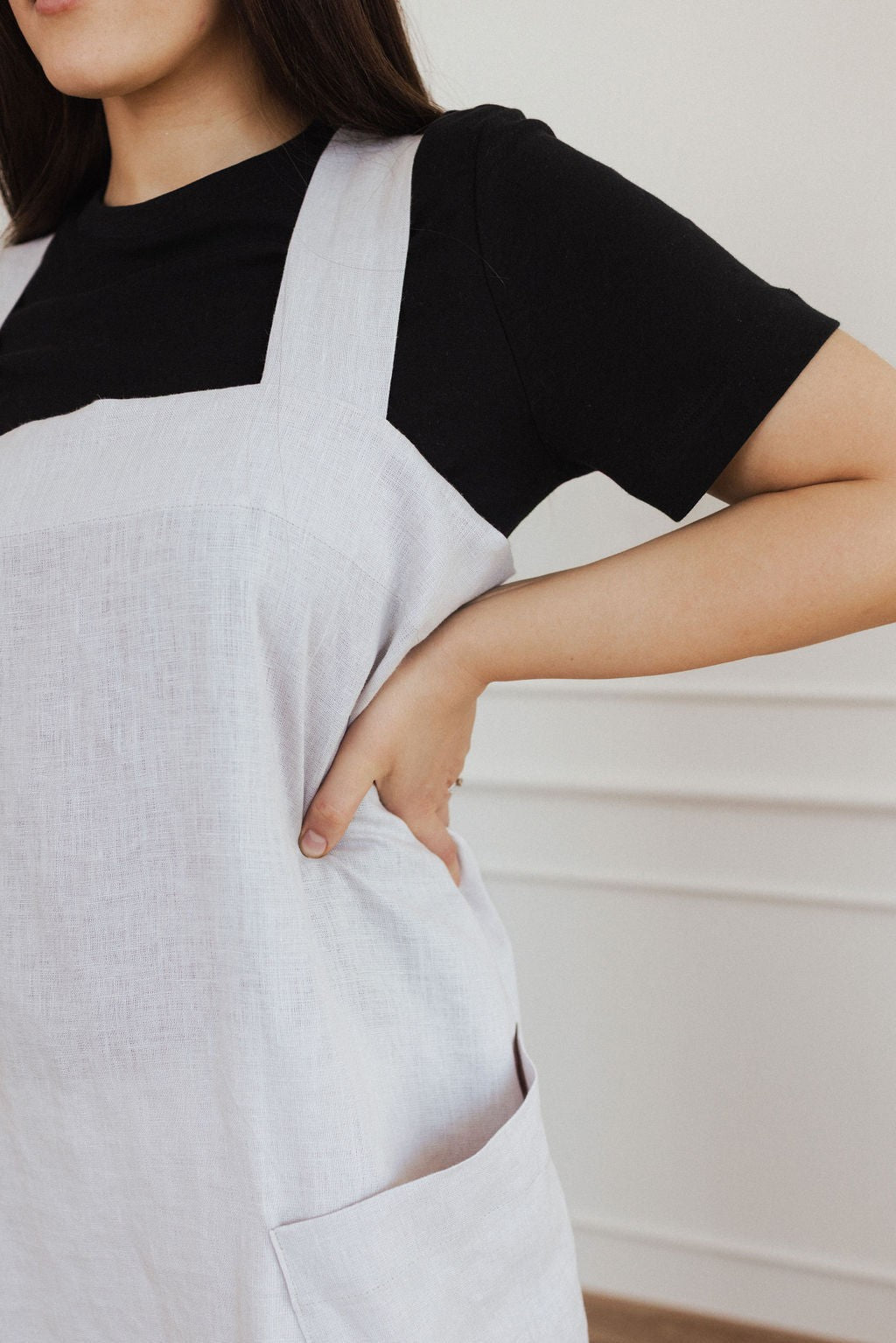 Tablier à dos croisé en lin lavé Linen Tales, deuxième vue de face drapé