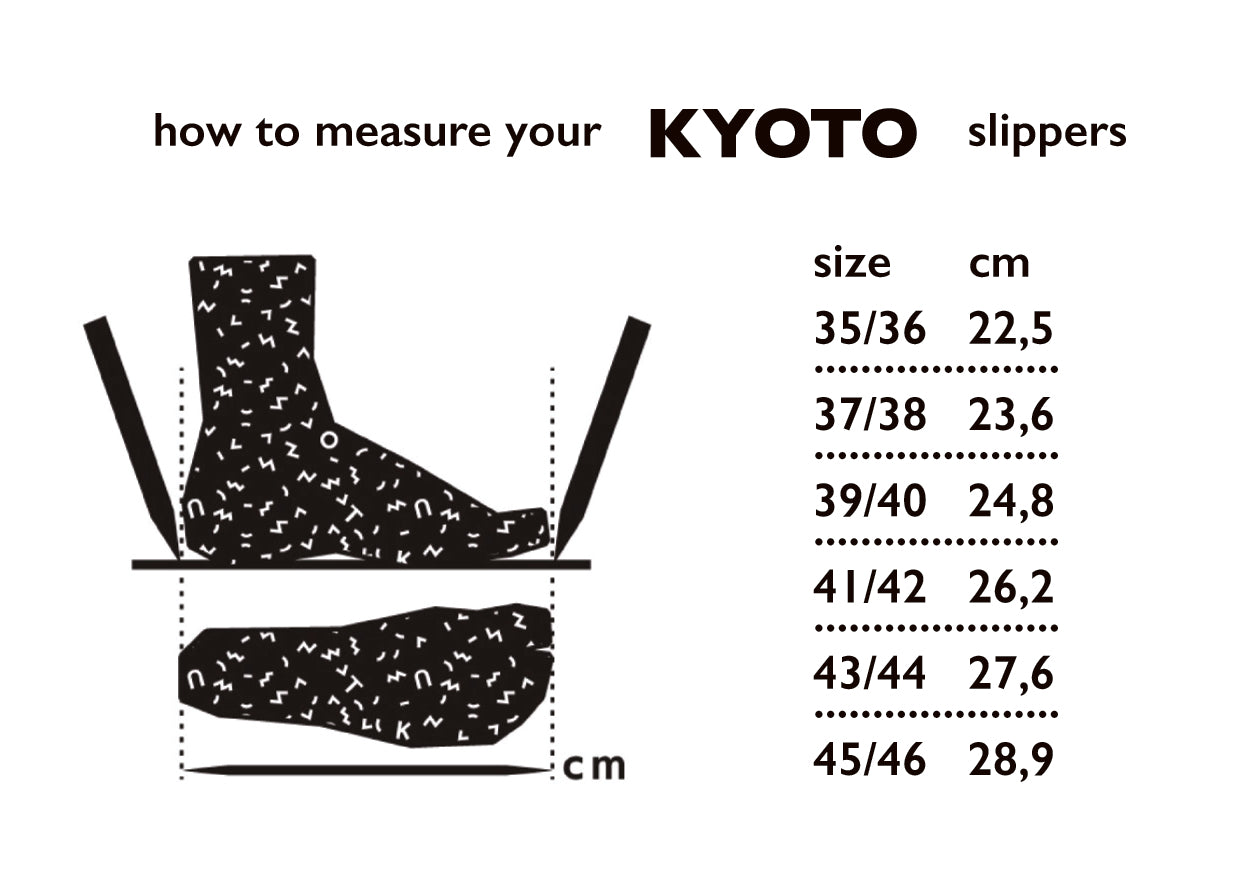 Chaussons TOKU Kyoto en cuir noir, vue éditoriale