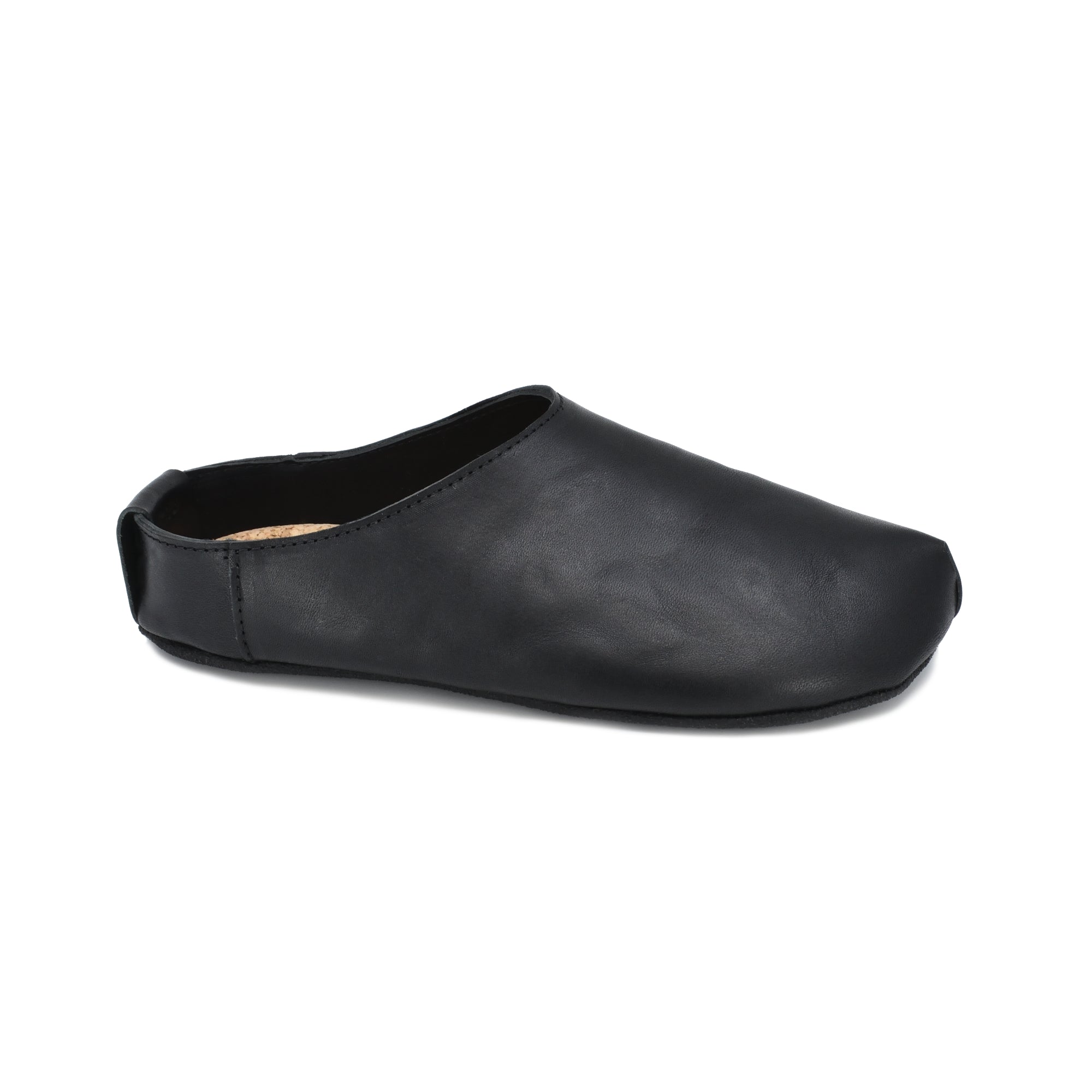 Chaussons TOKU Kyoto en cuir noir, vue produit studio
