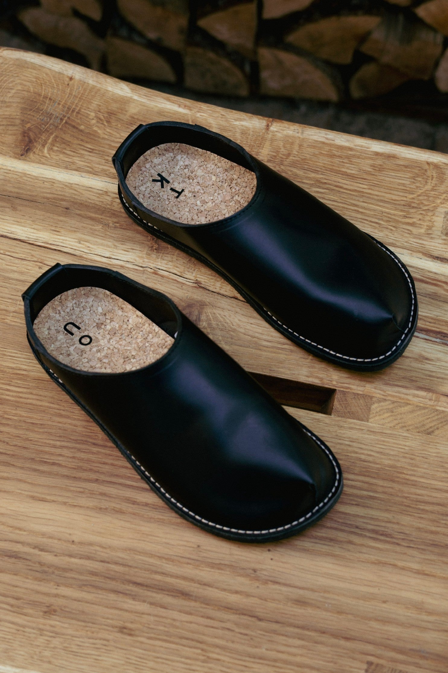 Slip-on TOKU Tokyo unisexes en cuir noir, vue alternative