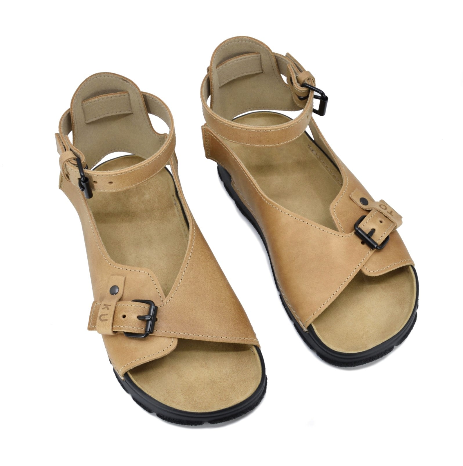 Sandales TOKU Athens en cuir beige, détail des lanières
