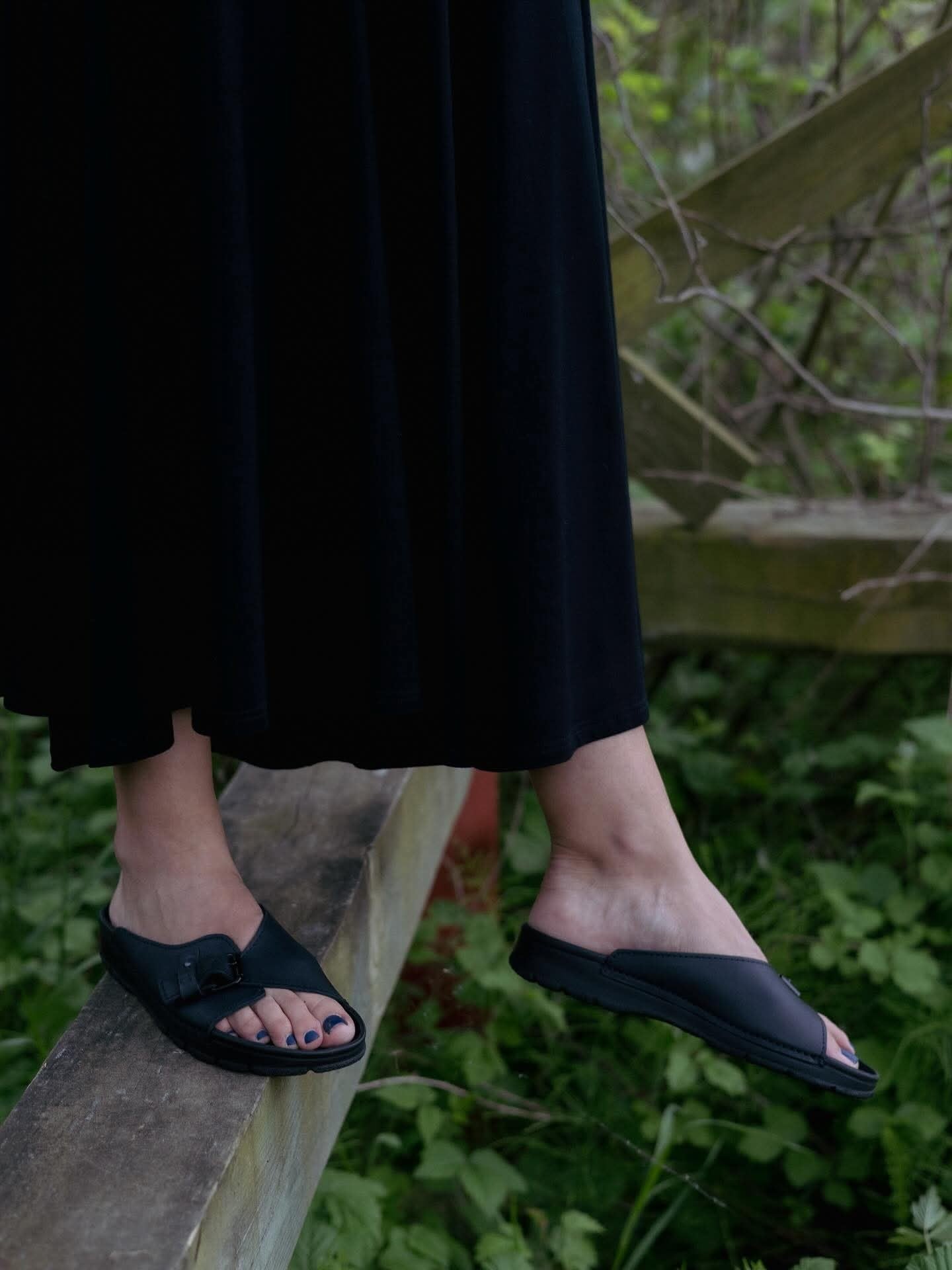 Sandales TOKU Rome en cuir noir, vue produit