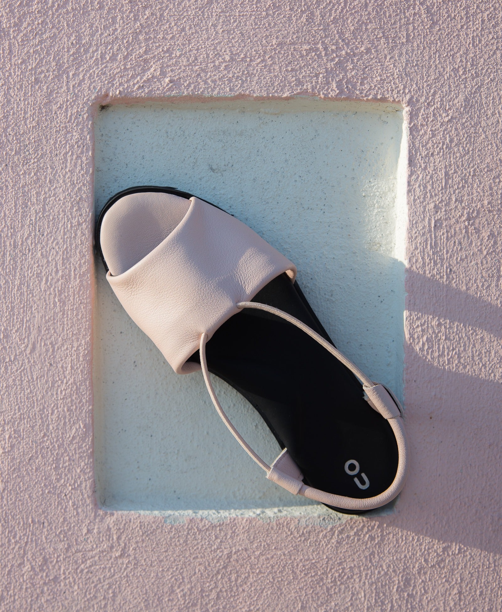 Sandales TOKU Berlin en cuir nude, vue lifestyle