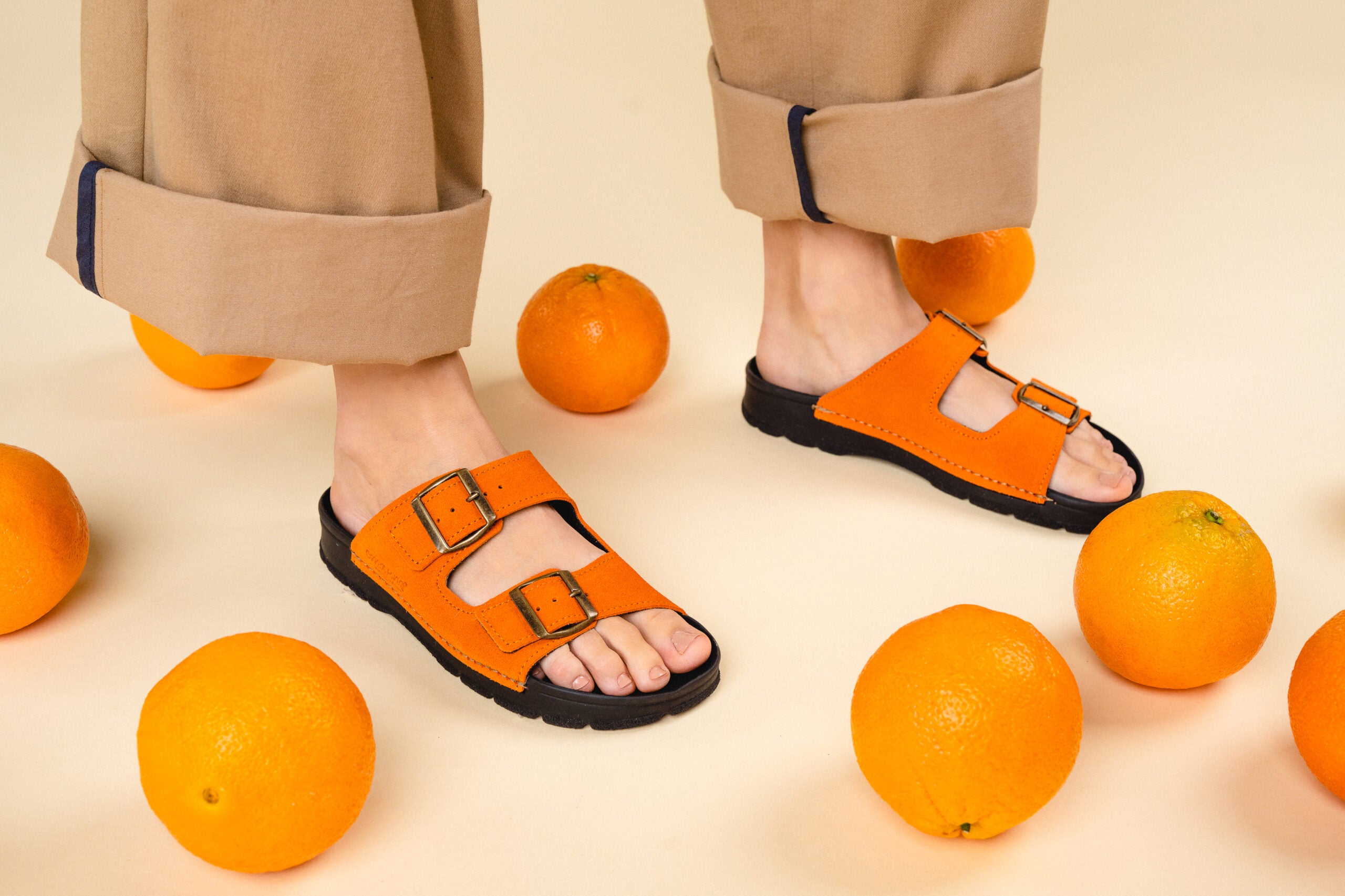 Sandales Meeliku en cuir orange, vue lifestyle