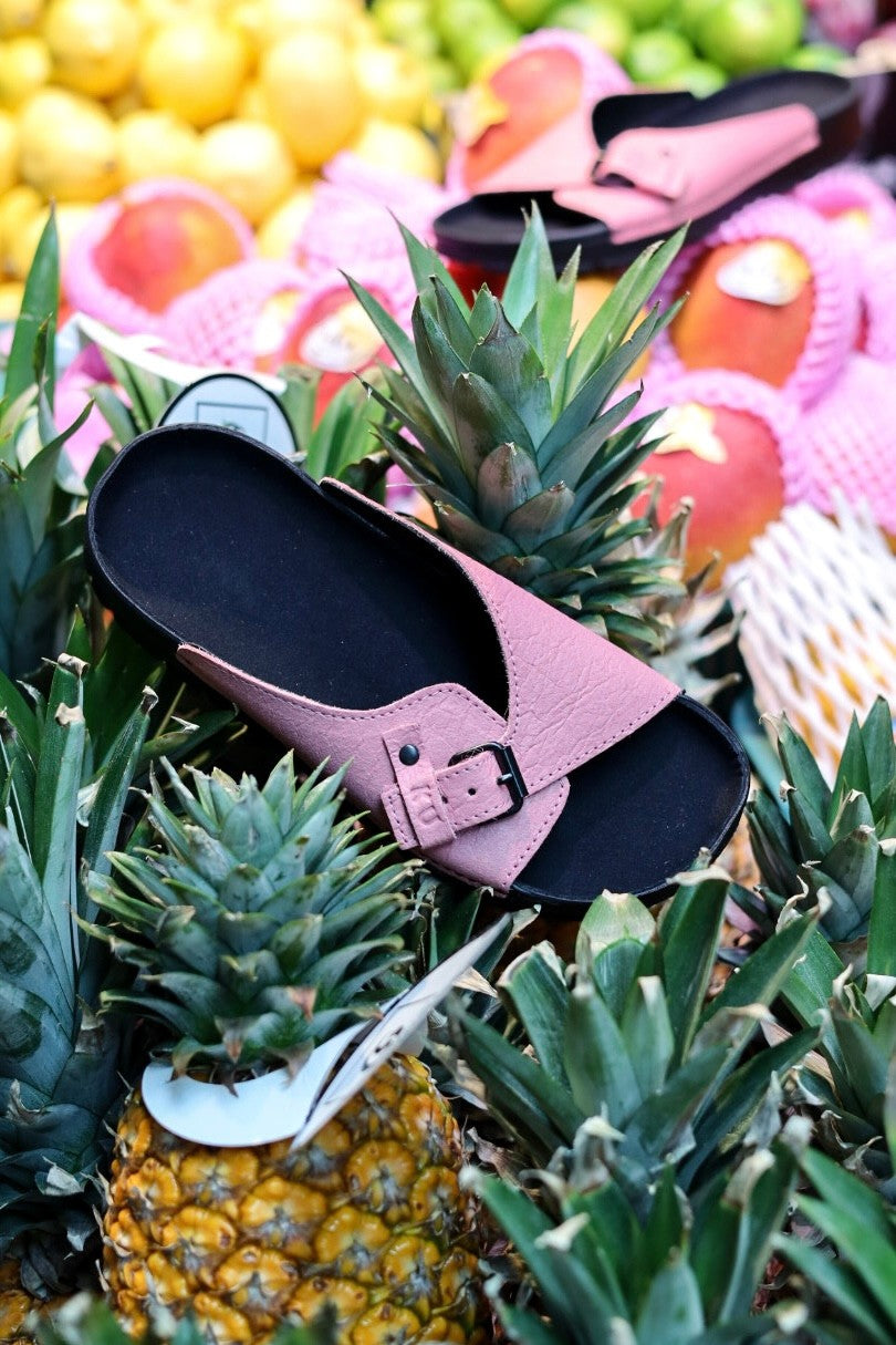 Sandales véganes TOKU Rome en simili cuir rose, vue verticale