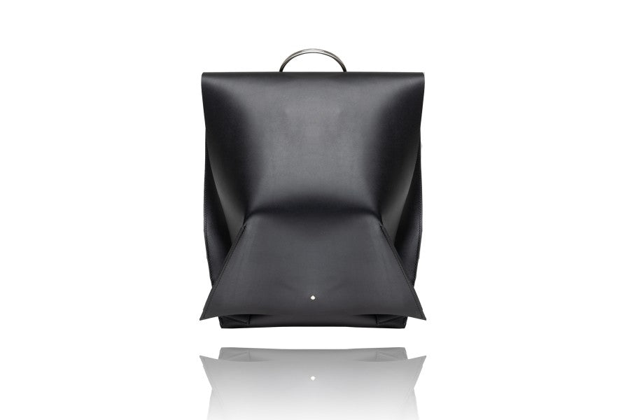 Sac à dos PYKOK Romeo en cuir, vue éditoriale