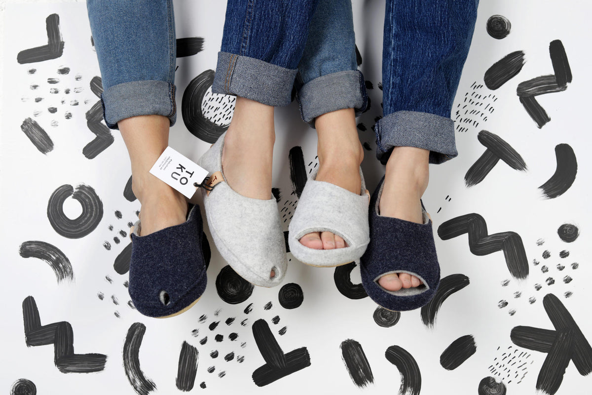 Chaussons en feutre de laine gris foncé - TOKU Budapest, photo 4