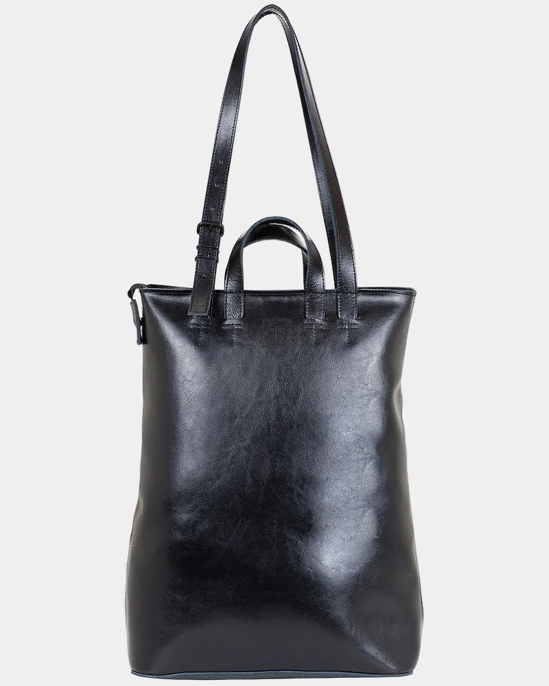 Sac cabas en cuir structuré, détail des anses cousues