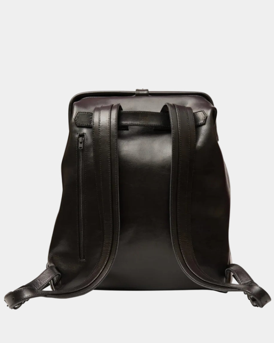Sac à dos en cuir noir RR, vue de dos avec lanières épaisses et structure carrée