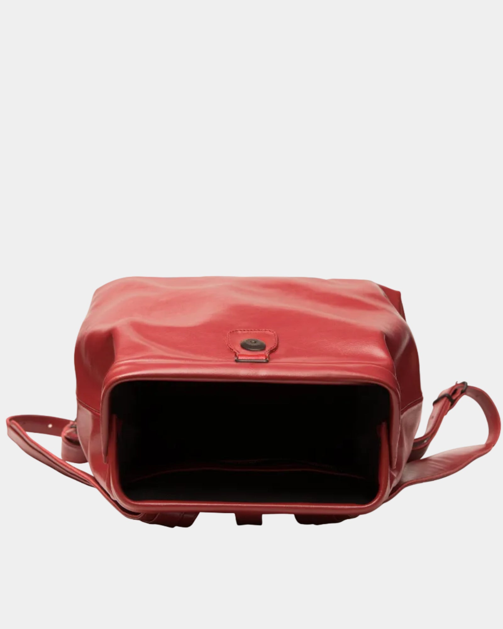 Sac à dos en cuir rouge taille M ou L RR, vue de face avec fermeture