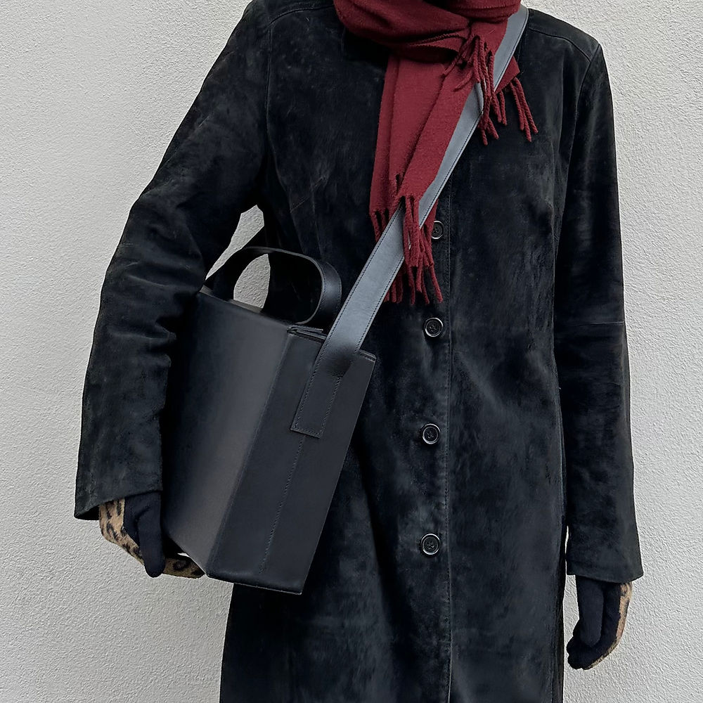 Sac BOX en cuir structuré géométrique RR, vue trois quarts