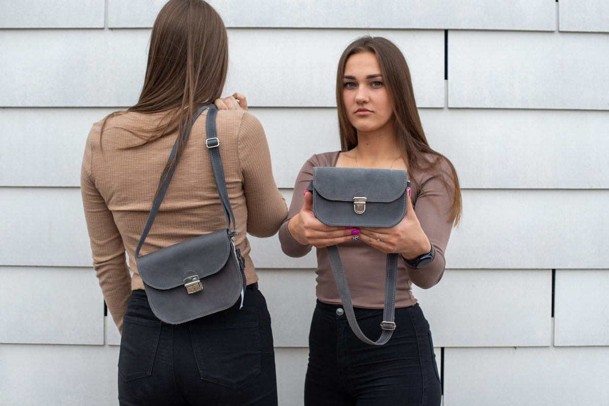 Sac selle en cuir naturel gris, modèle M, vue 7