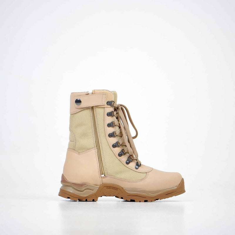 Desert boots en nubuck sable avec fermeture zip latérale, vue de profil