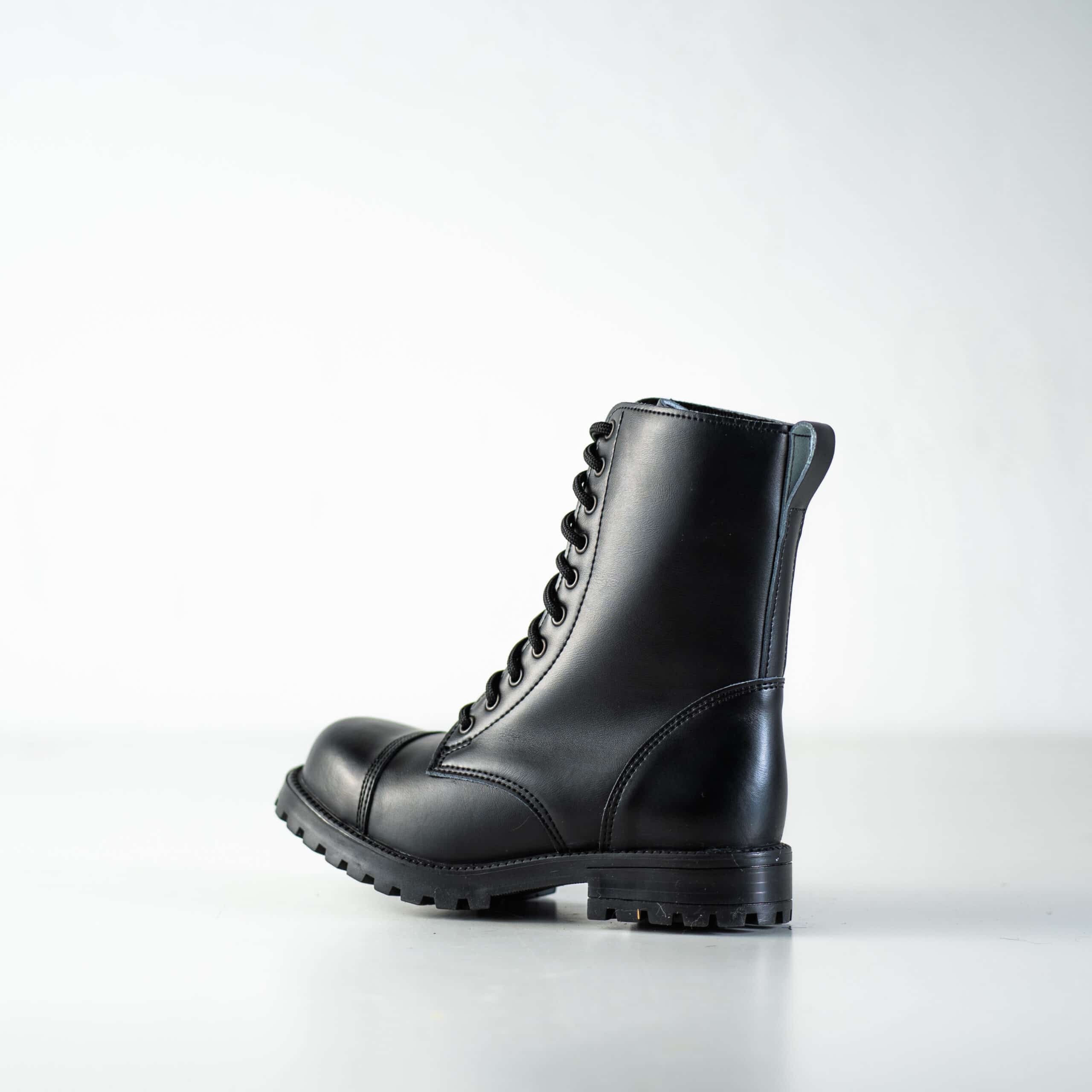 Bottines en cuir noir à semelle crantée, vue arrière