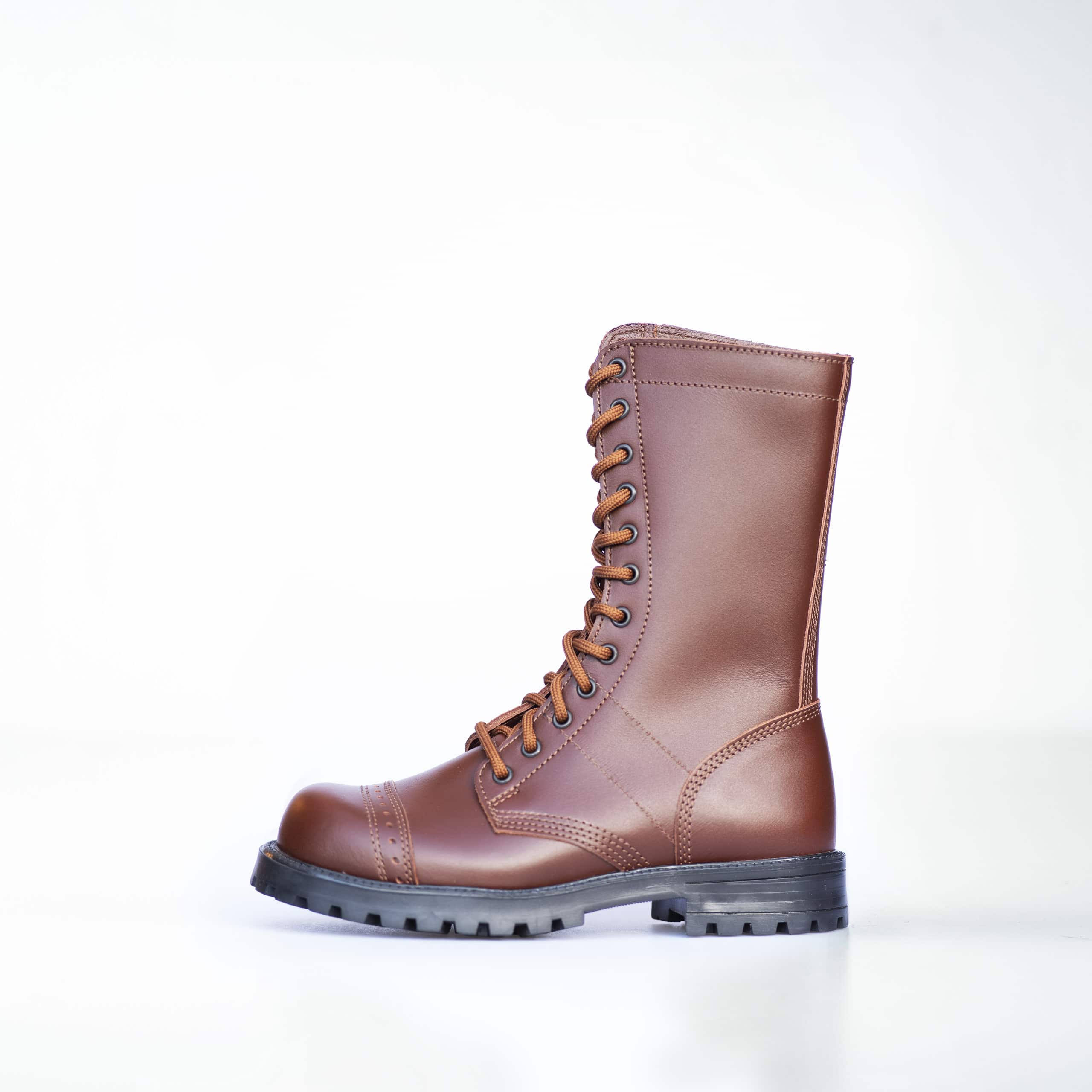 Bottines hautes en cuir marron patiné fait main, vue arrière