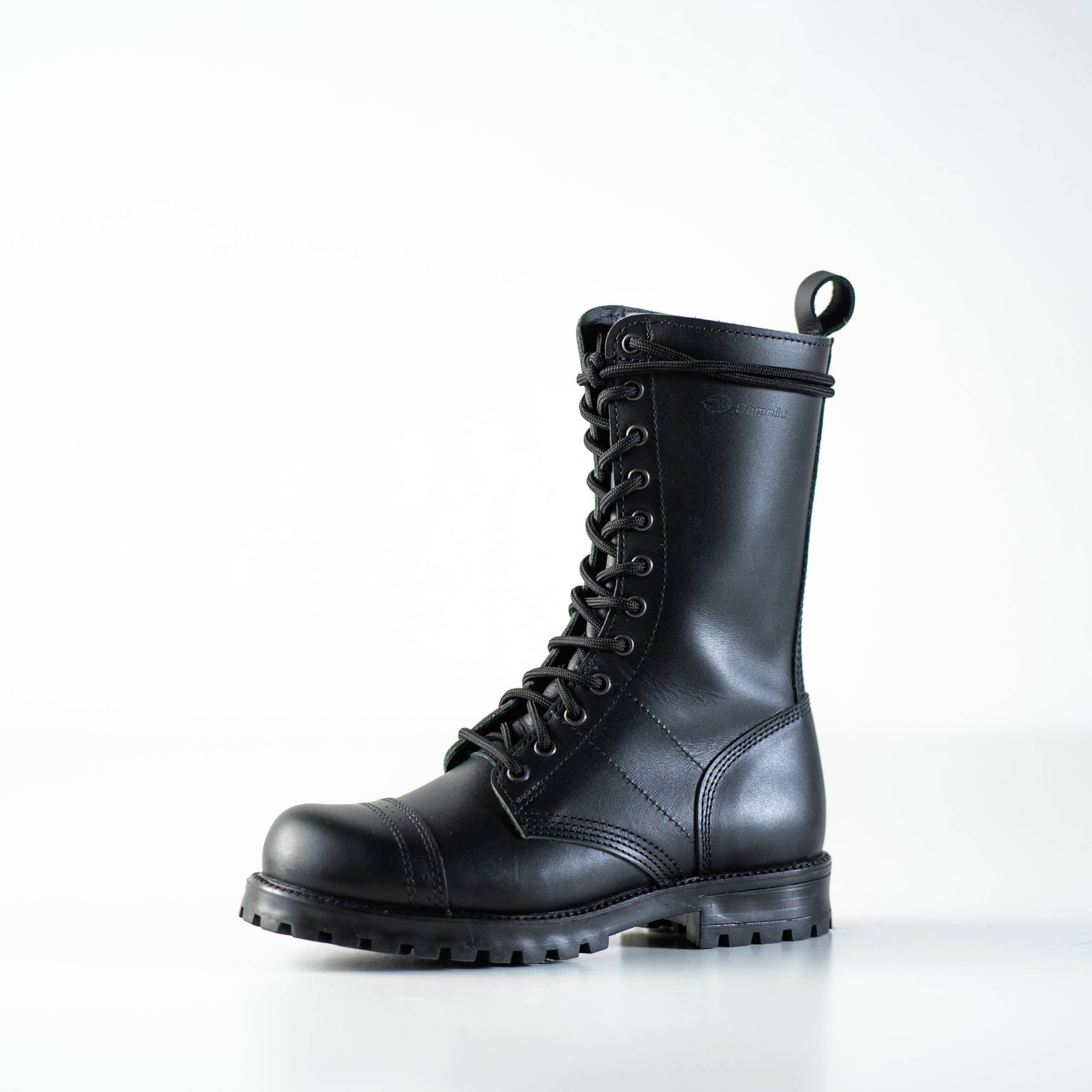 Bottines hautes en cuir noir fait main, deuxième vue trois quarts
