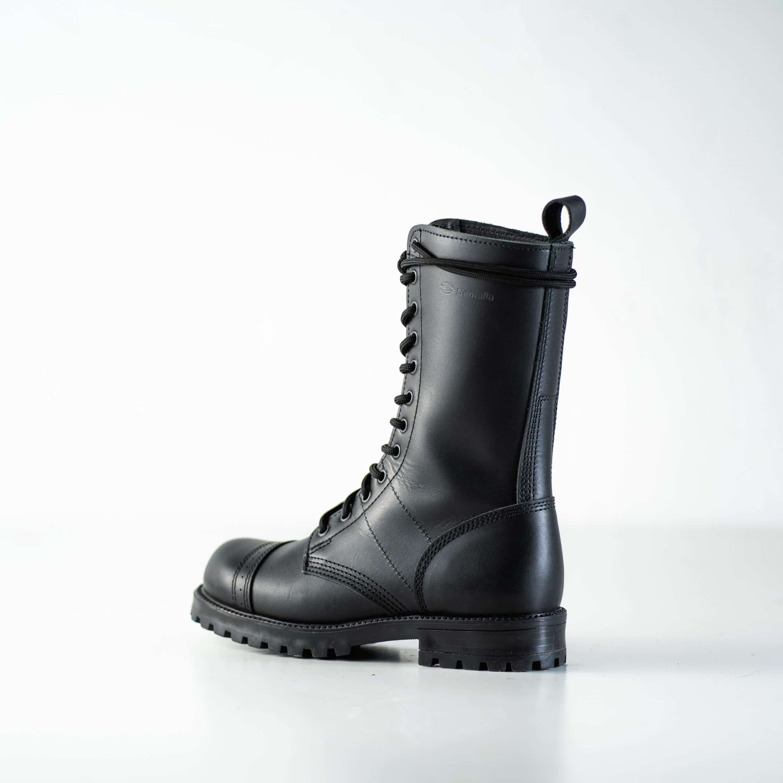 Bottines hautes en cuir noir fait main, vue de face
