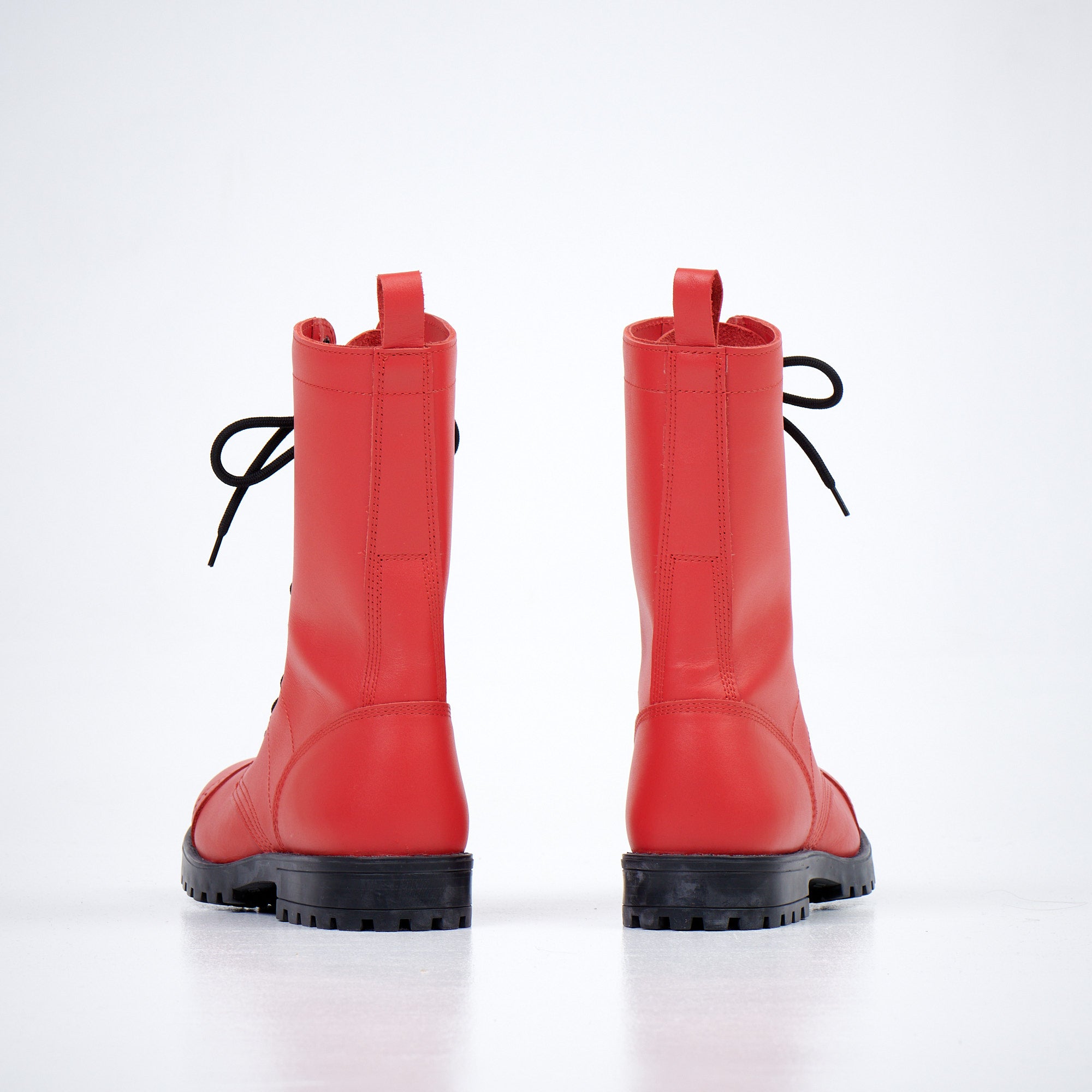 Bottines aviateur 516 OmaKing en cuir rouge brillant, vue avant détail talon