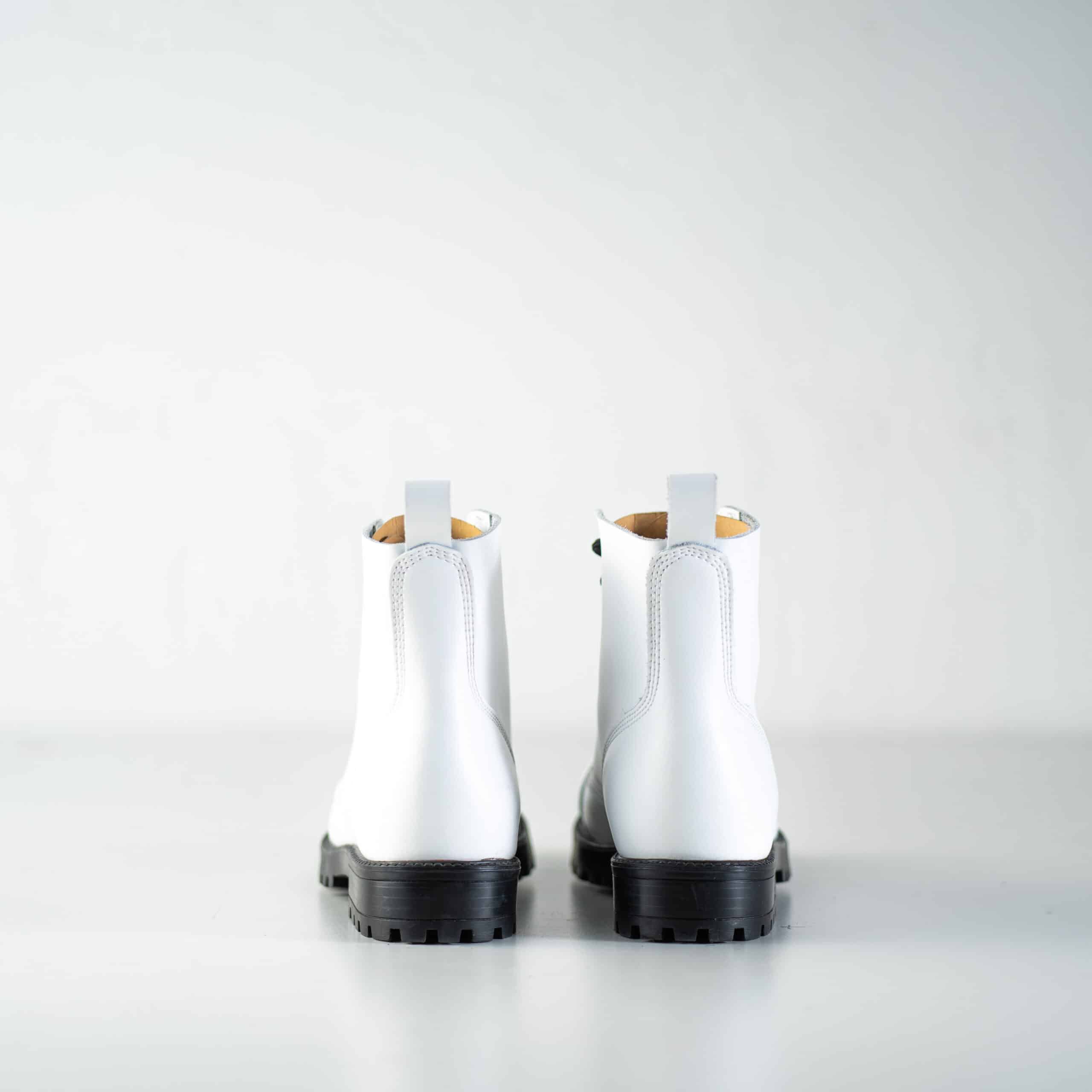 Bottines aviateur en cuir blanc fait main, profil complet