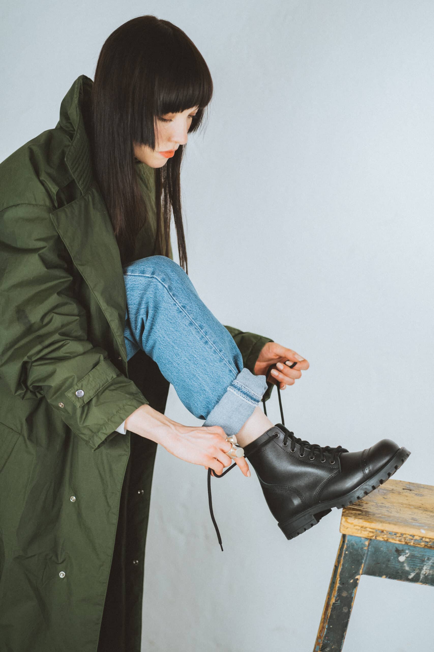 Bottines aviateur en cuir noir fait main, détail des lacets