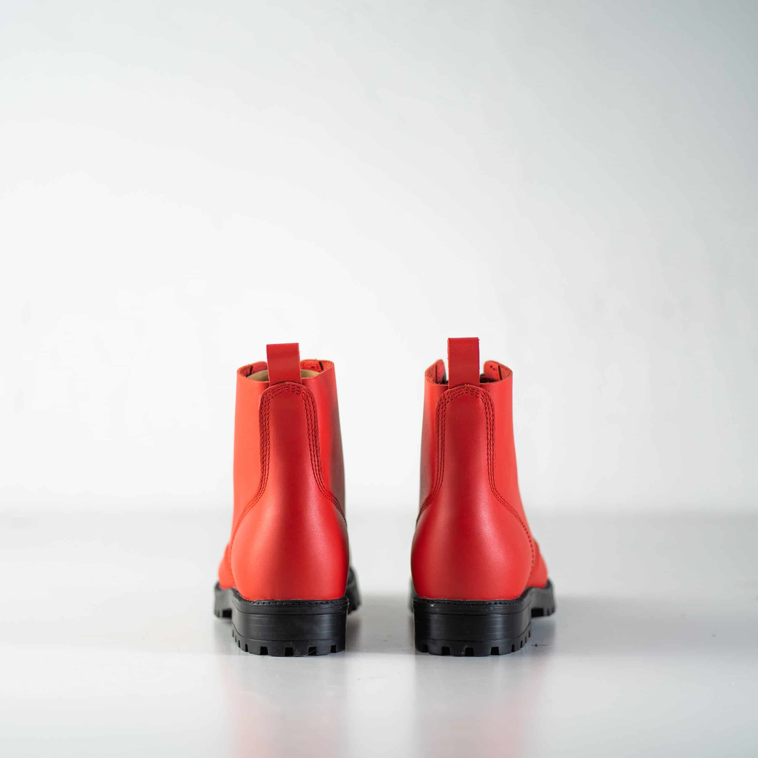 Bottines aviateur en cuir rouge fait main, vue de face