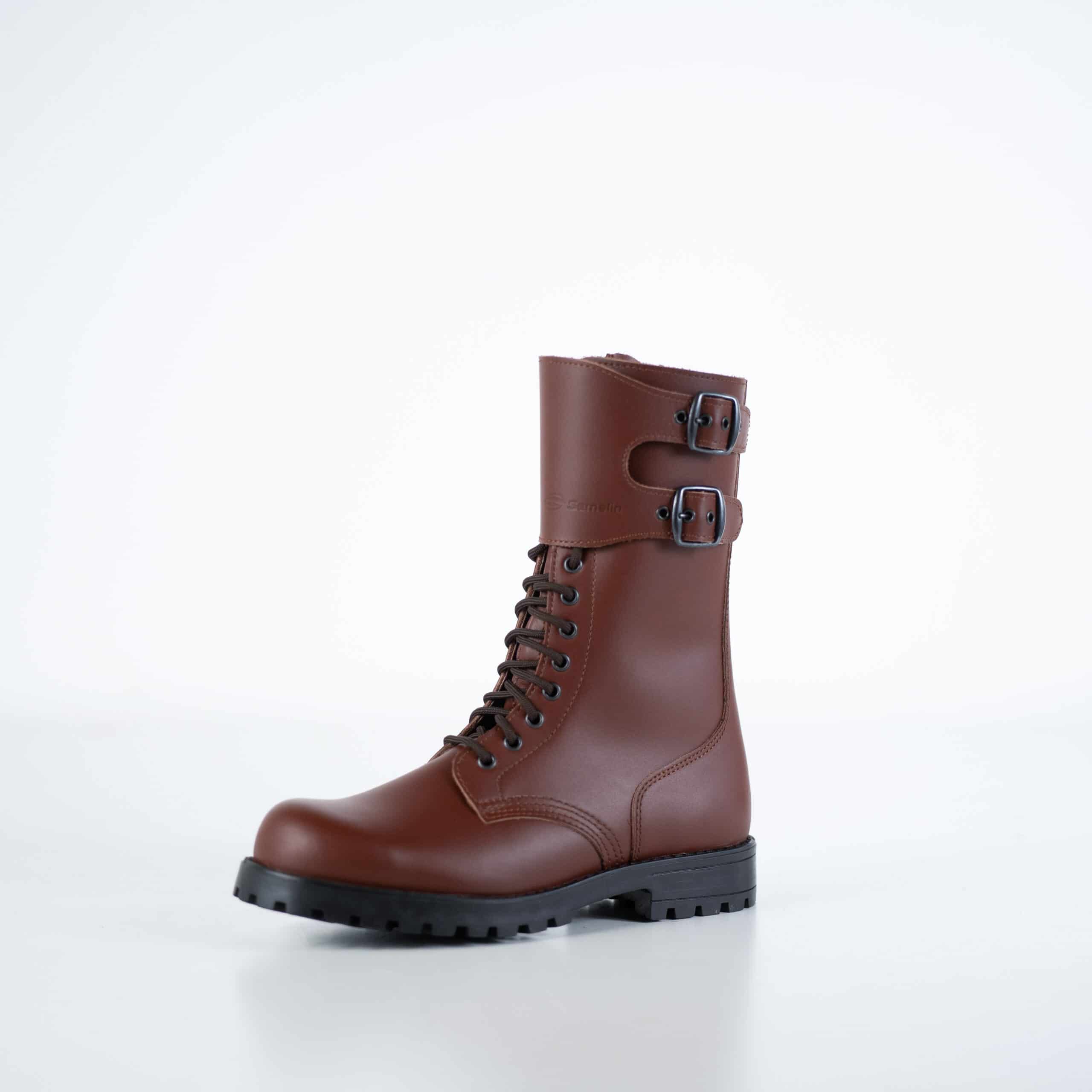 Bottines en cuir marron clair fait main, vue trois quarts